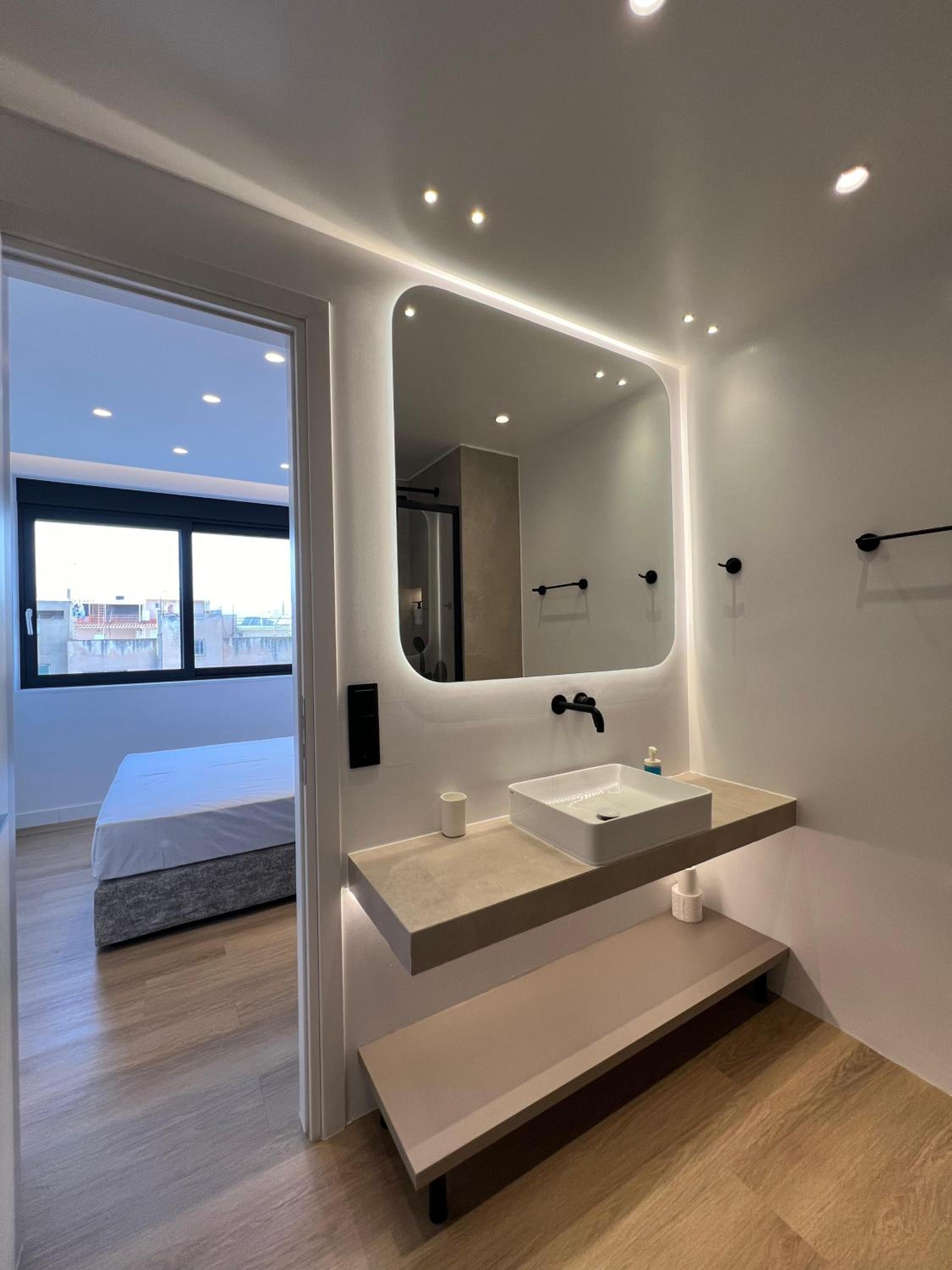 Two-Bedroom Deluxe Apartment with Balcony photo 3