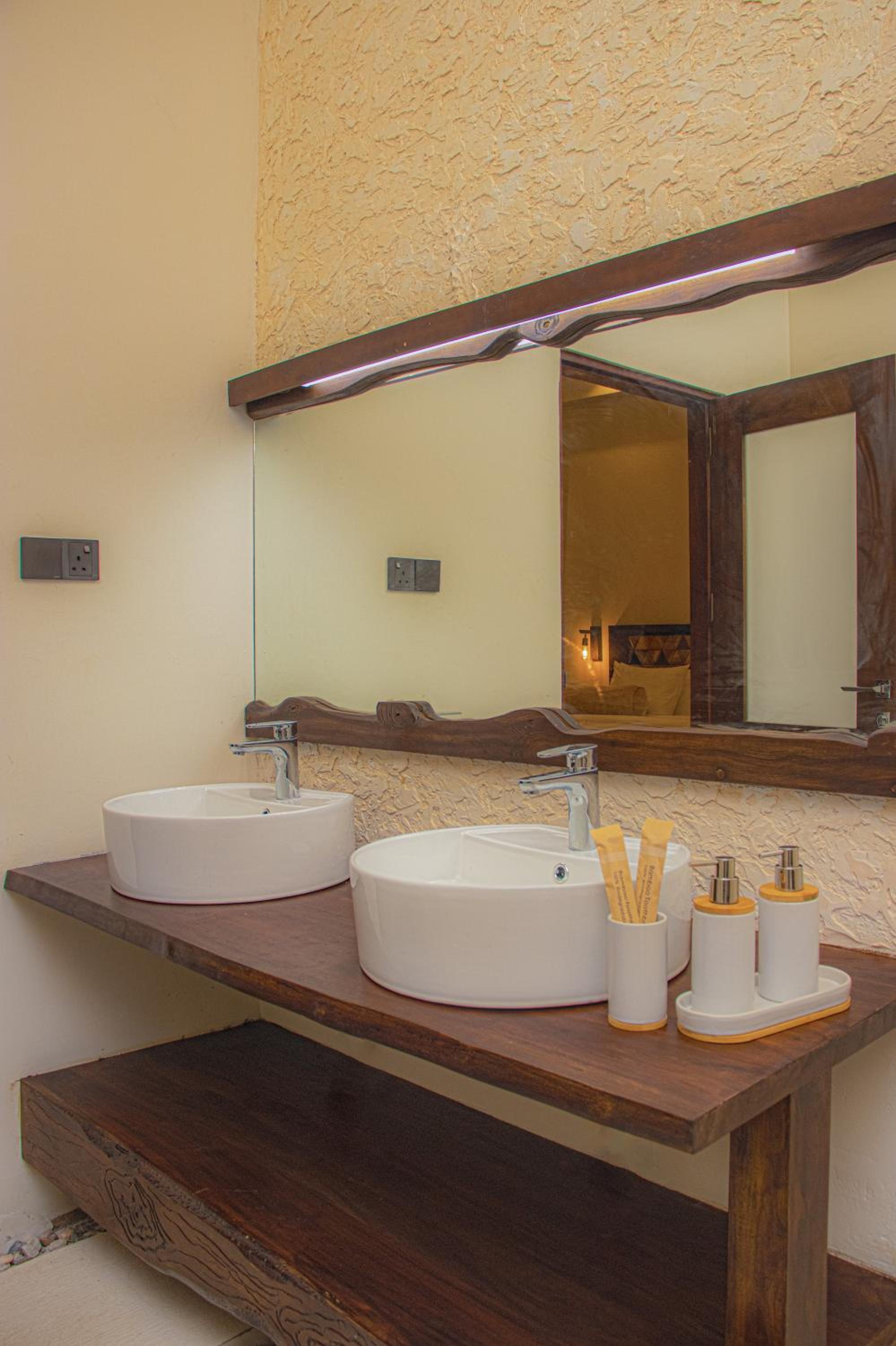 Deluxe King Room with Pool View  - Photo 2