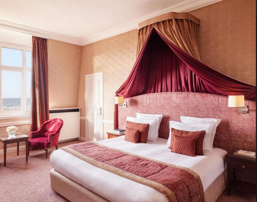 Deluxe Room with Sea View - Photo 3