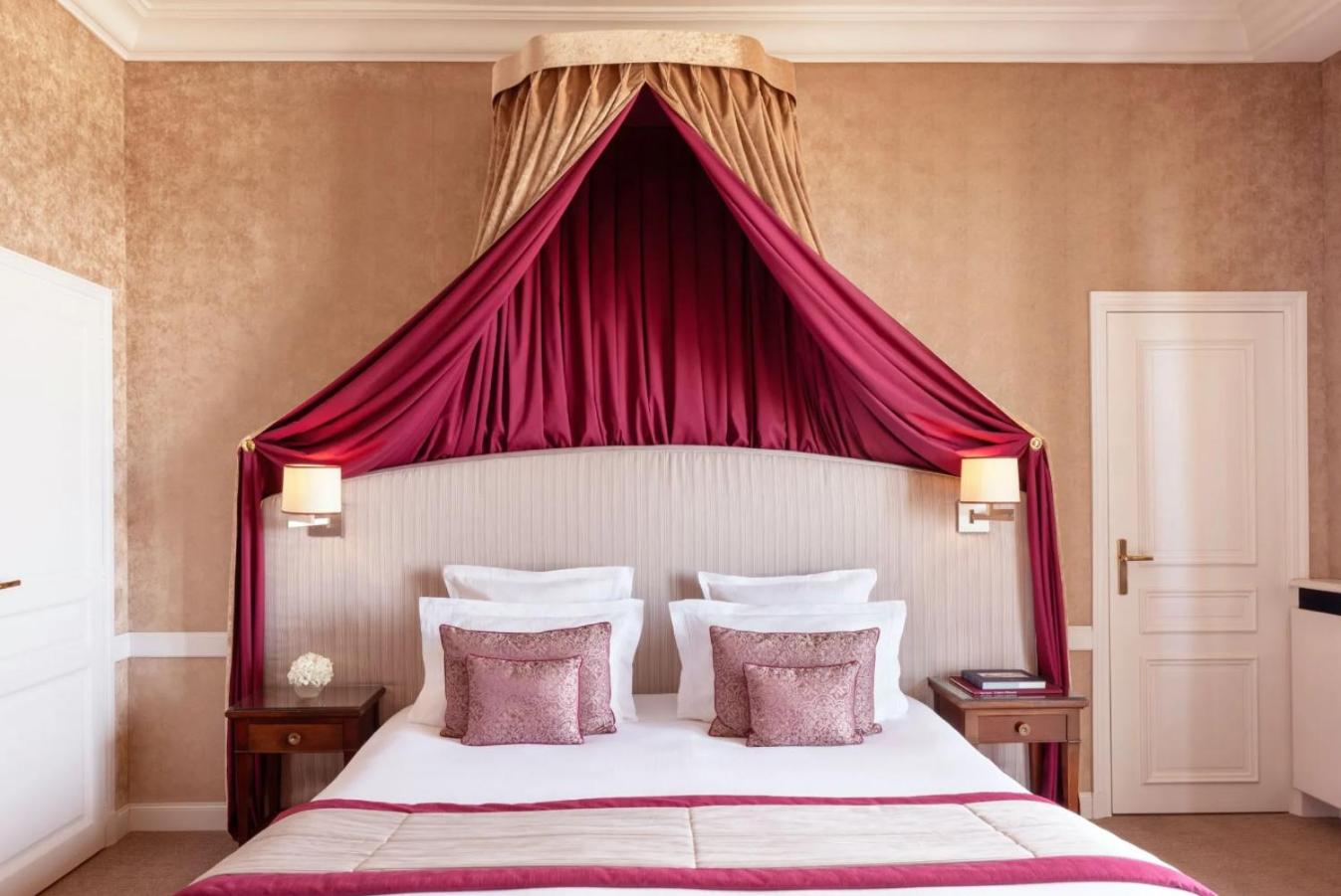 Deluxe Room with Sea View - Photo 2