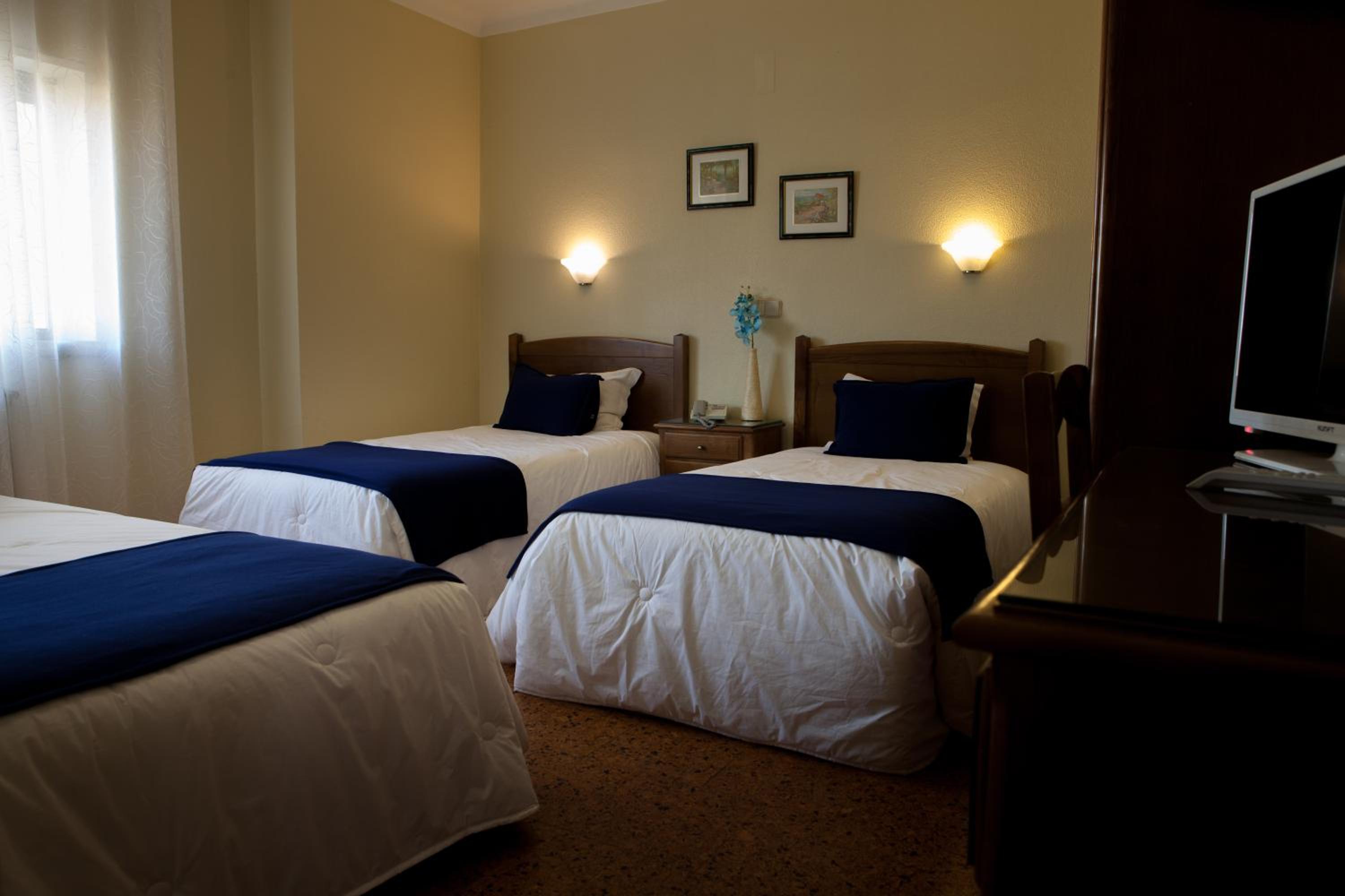Triple Room with Bath - Photo 4