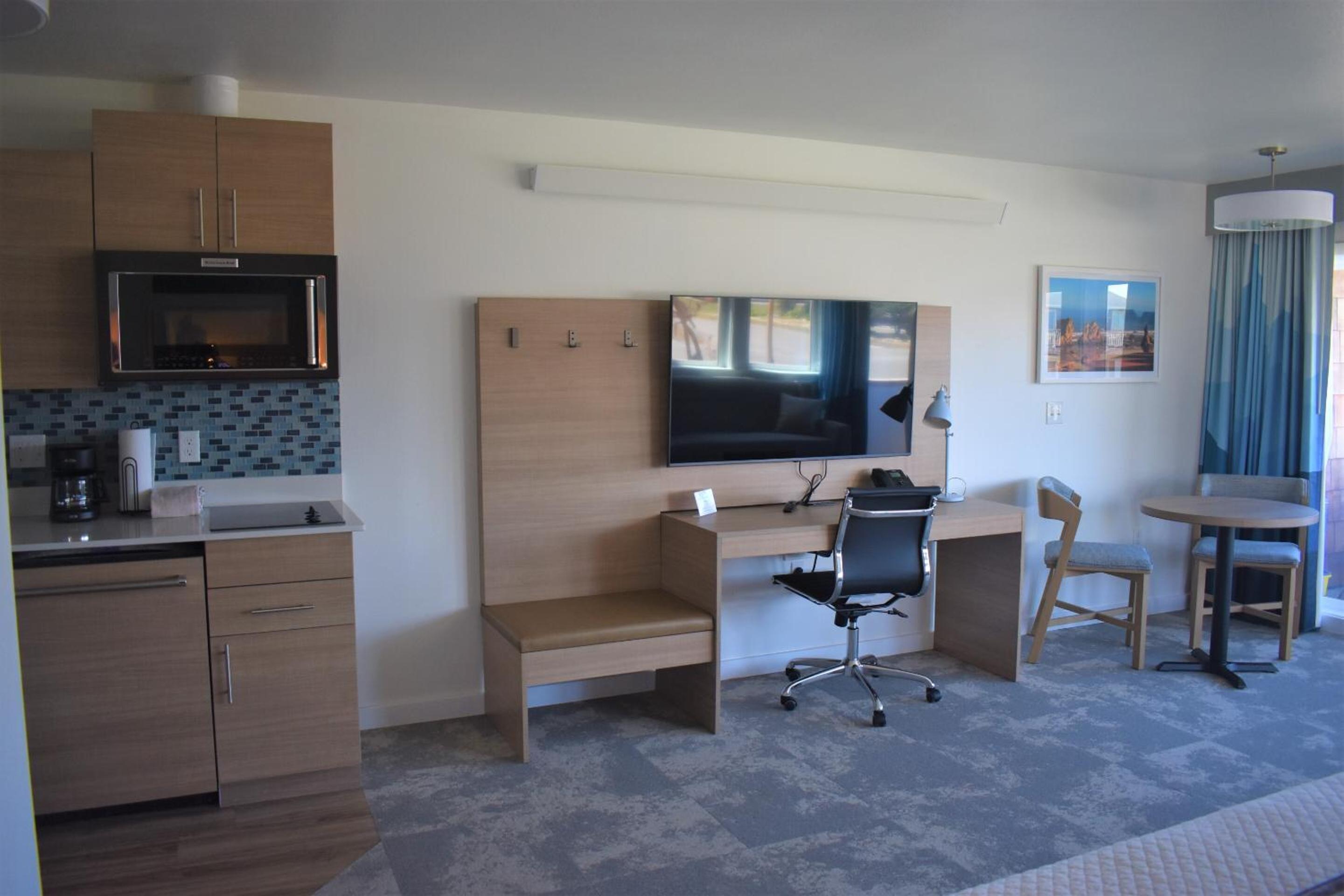 Deluxe King Room - Photo 3