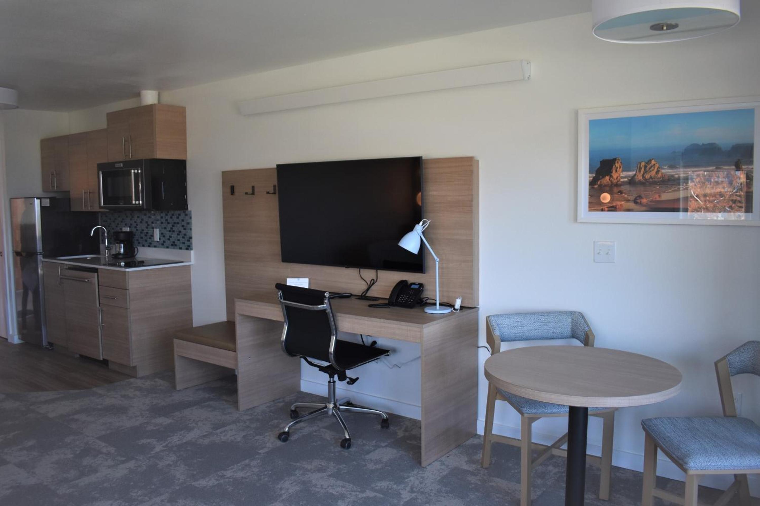Deluxe King Room - Photo 4