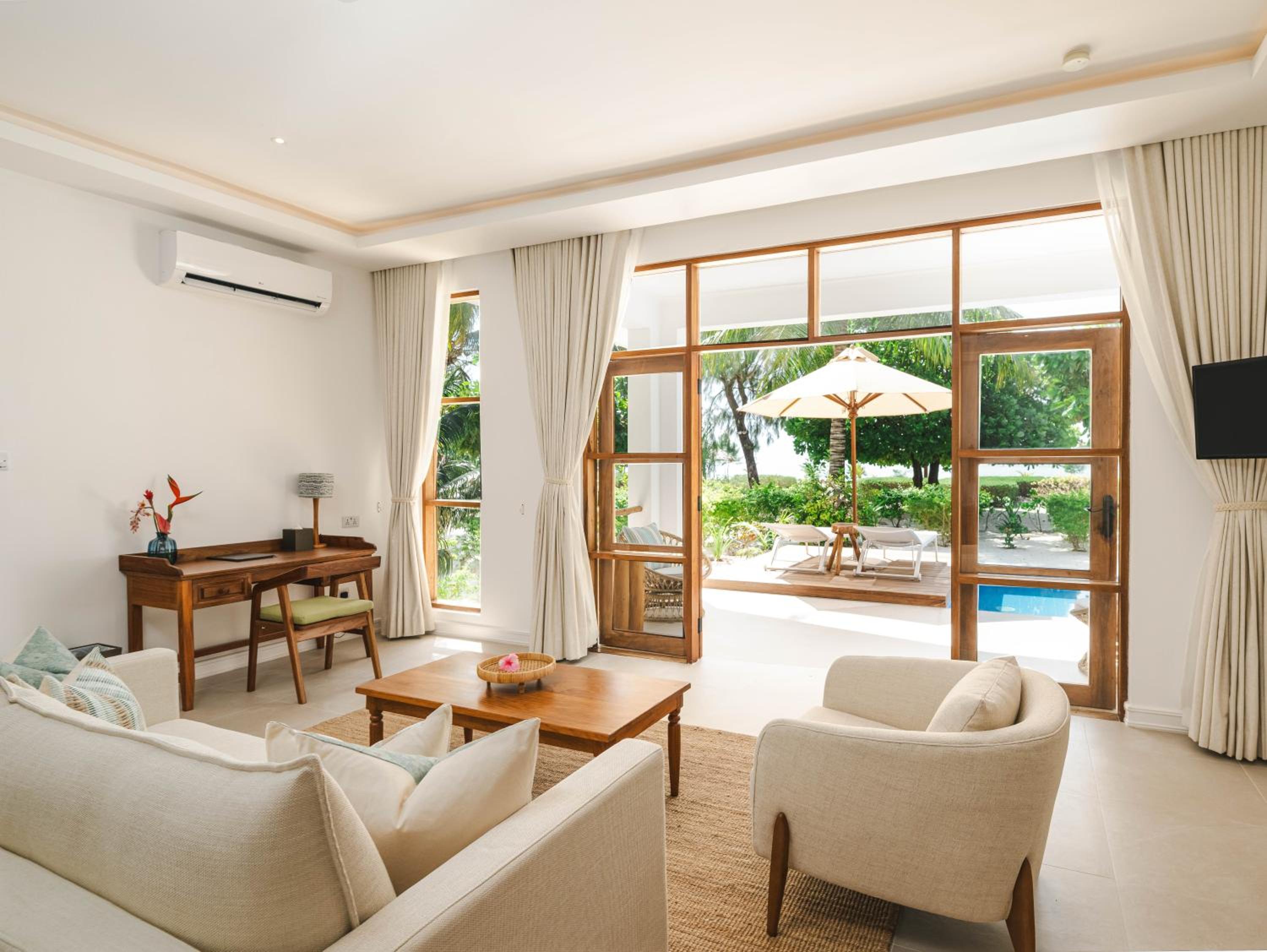 Grand Villa - Beach Front photo 1
