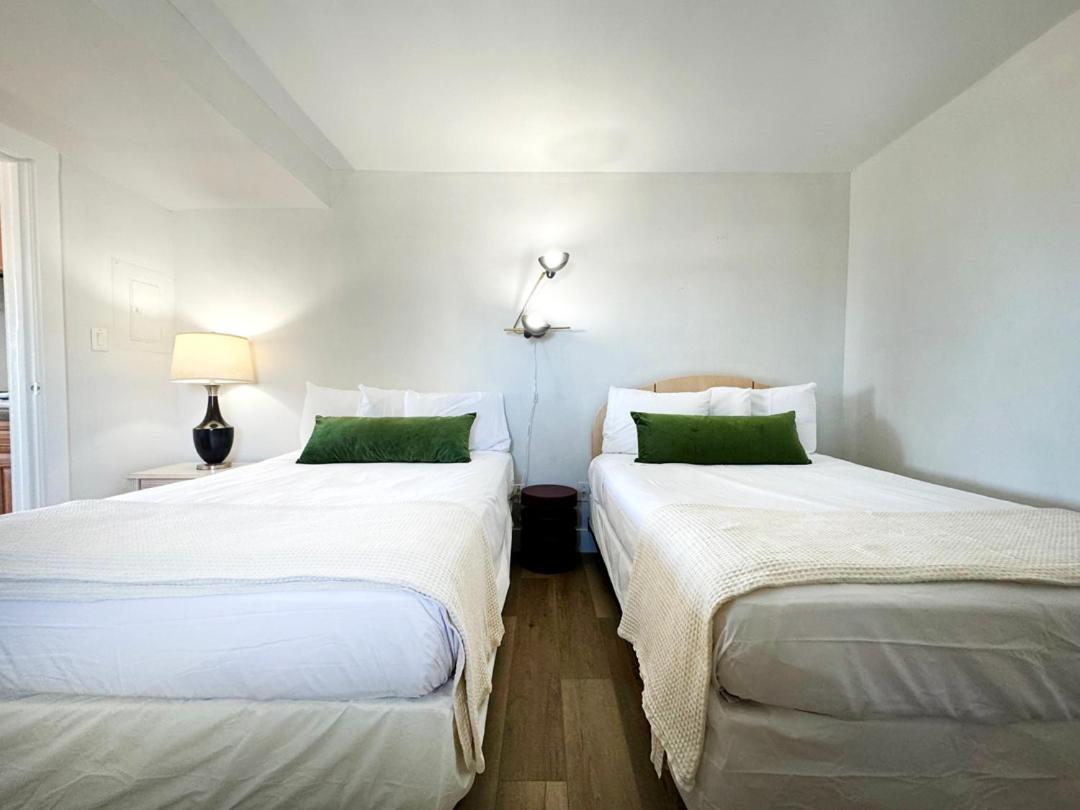 Standard Room with Two Double Beds and Kitchenette photo 1