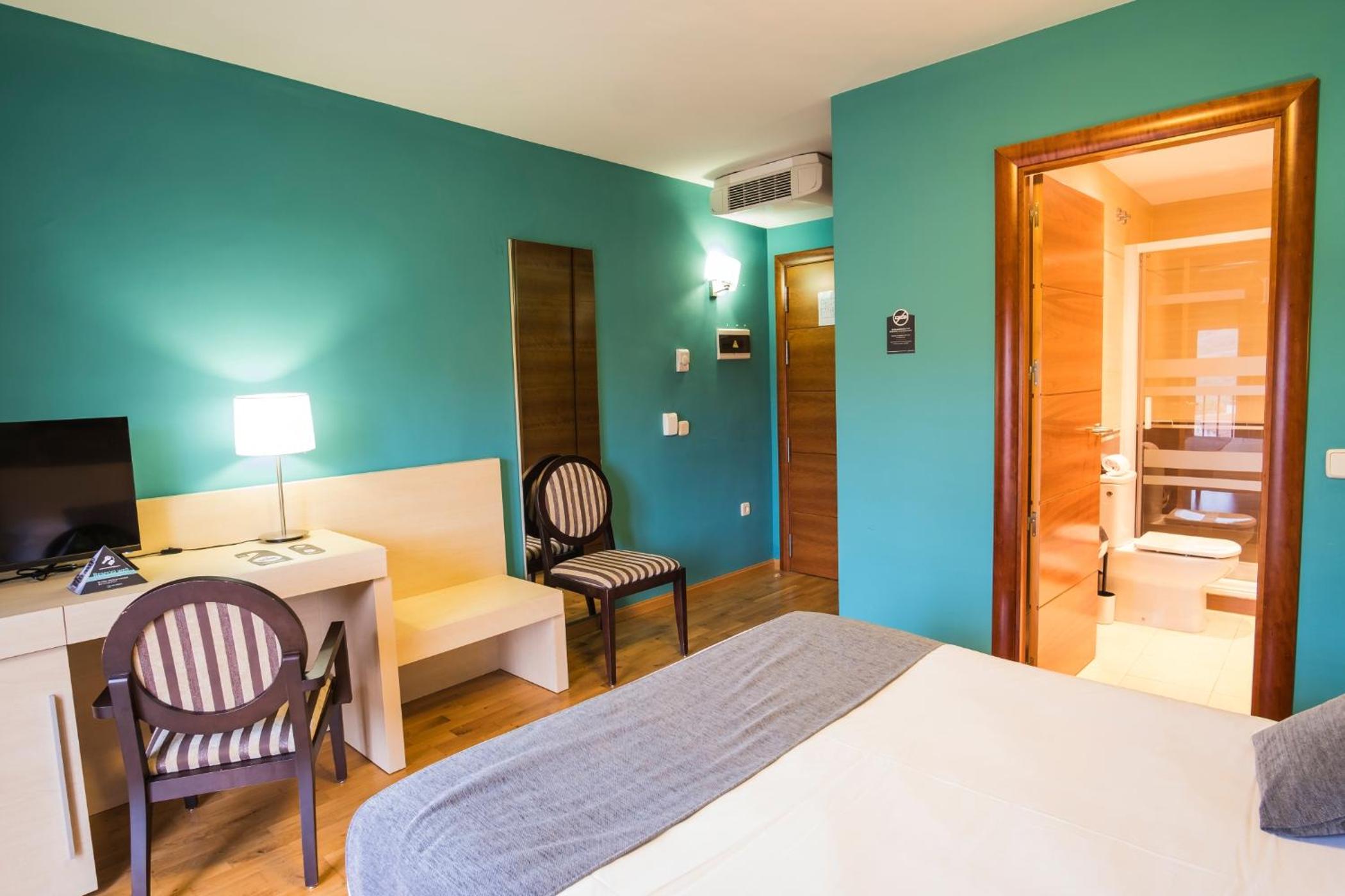 Budget Double Room photo 2