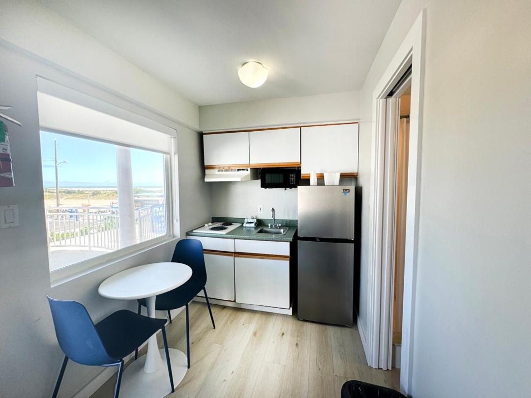 Standard Room with Two Double Beds and Kitchenette photo 2