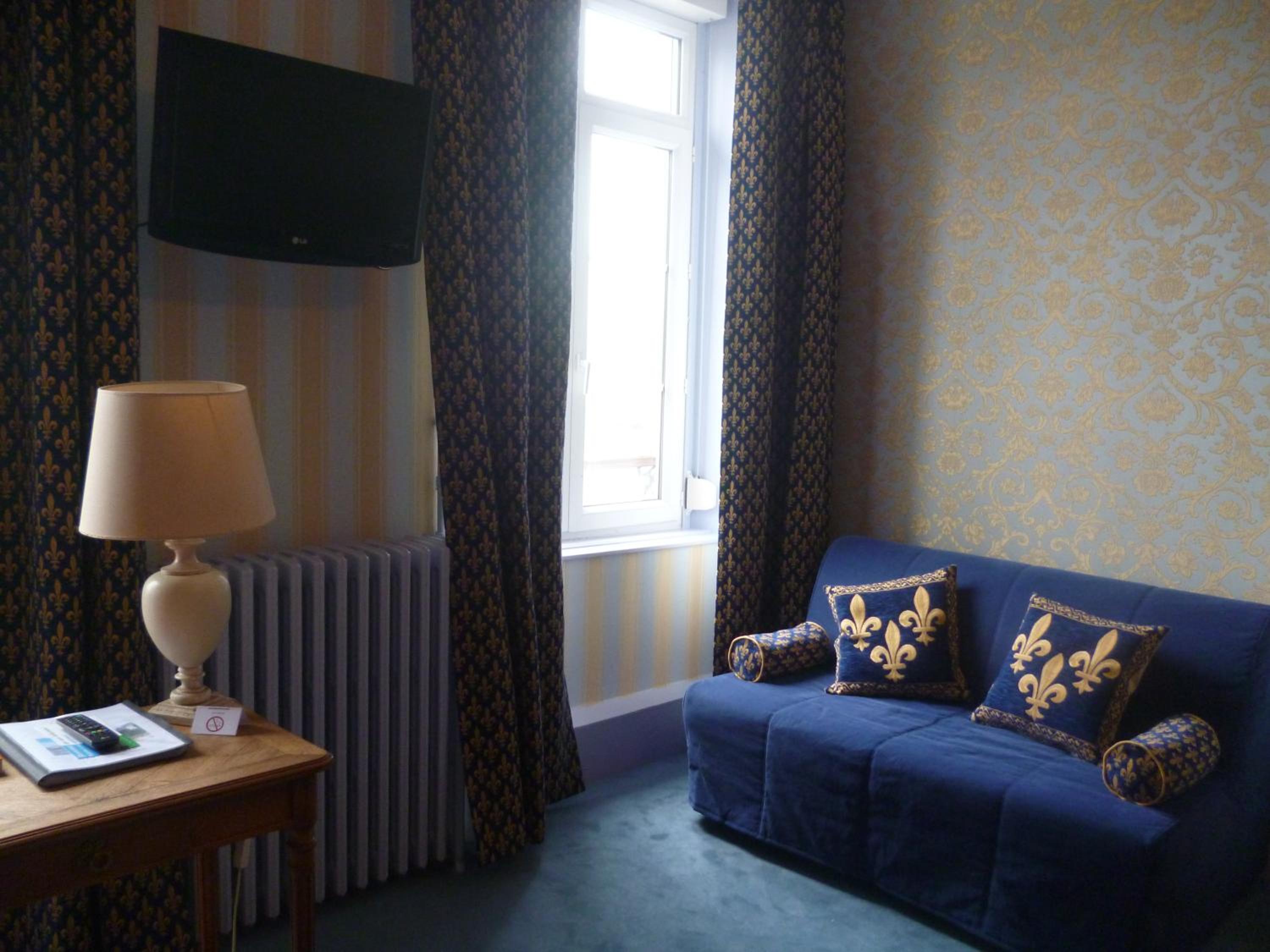 Junior Suite with Seine View - Photo 7