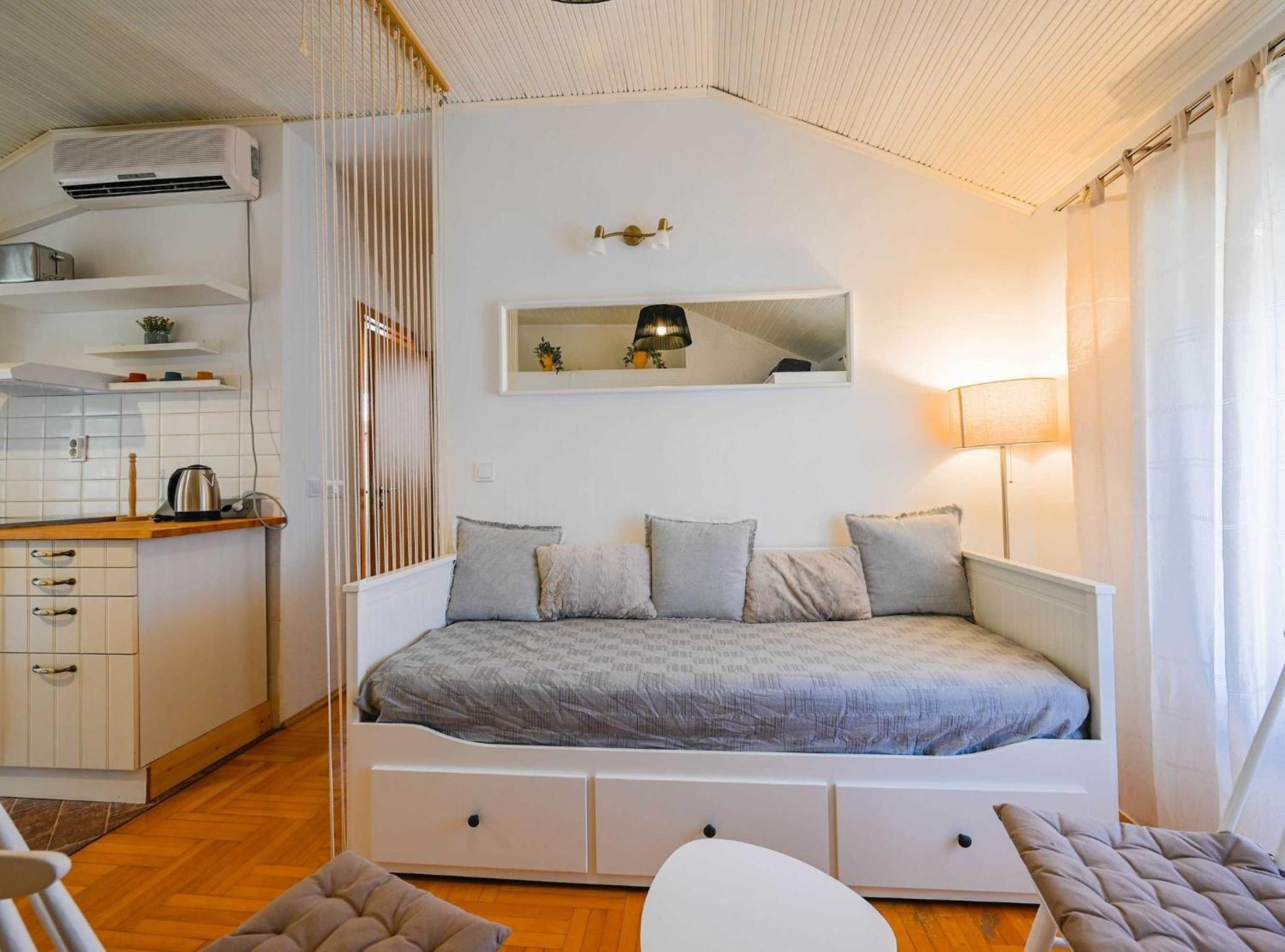 One Bedroom Apartment With Balcony