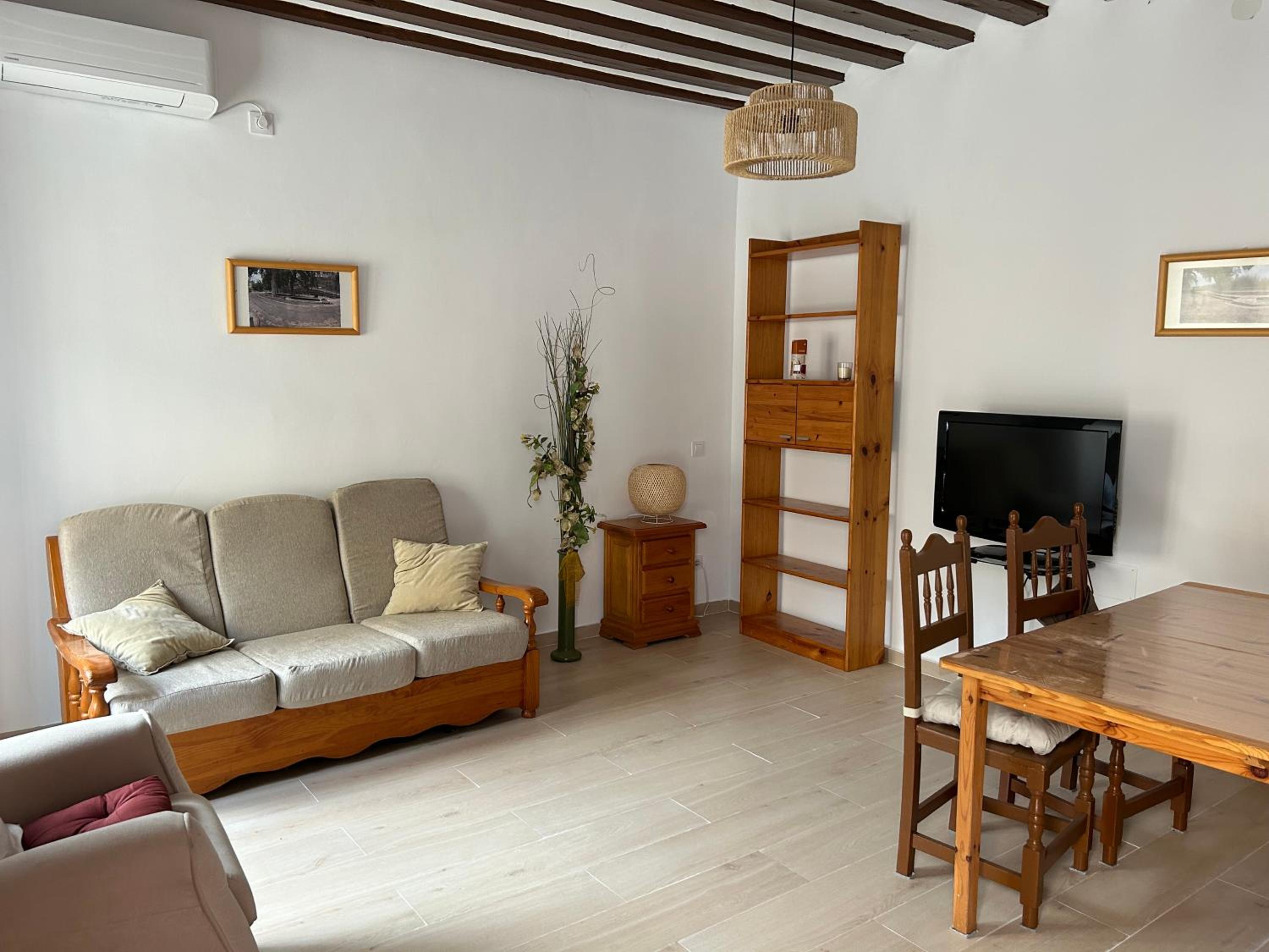 Apartamento de lujo de dos habitaciones con balcón