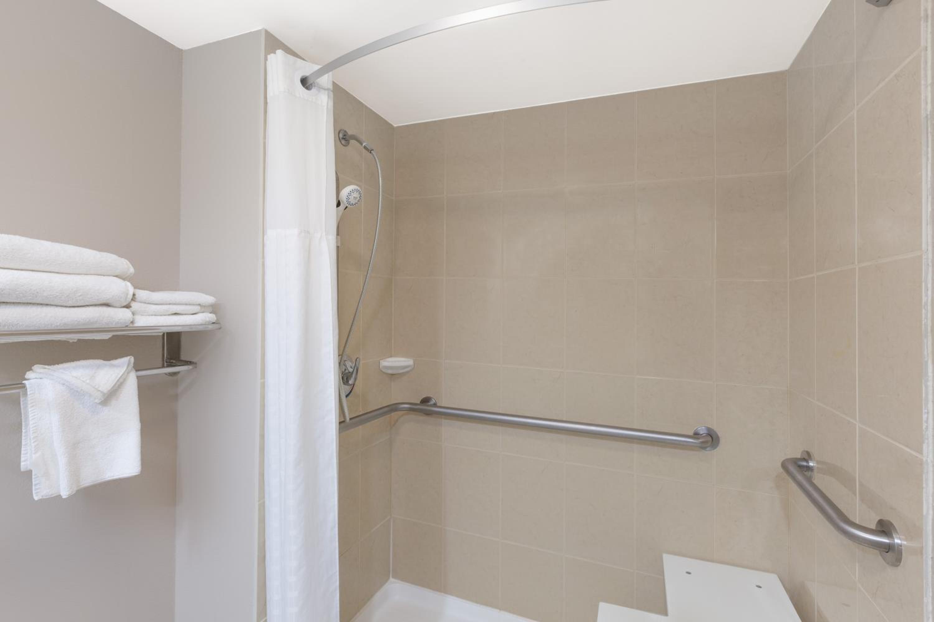 King Room with Roll-In Shower - Mobility/Hearing Accessible - Non-Smoking - Photo 3
