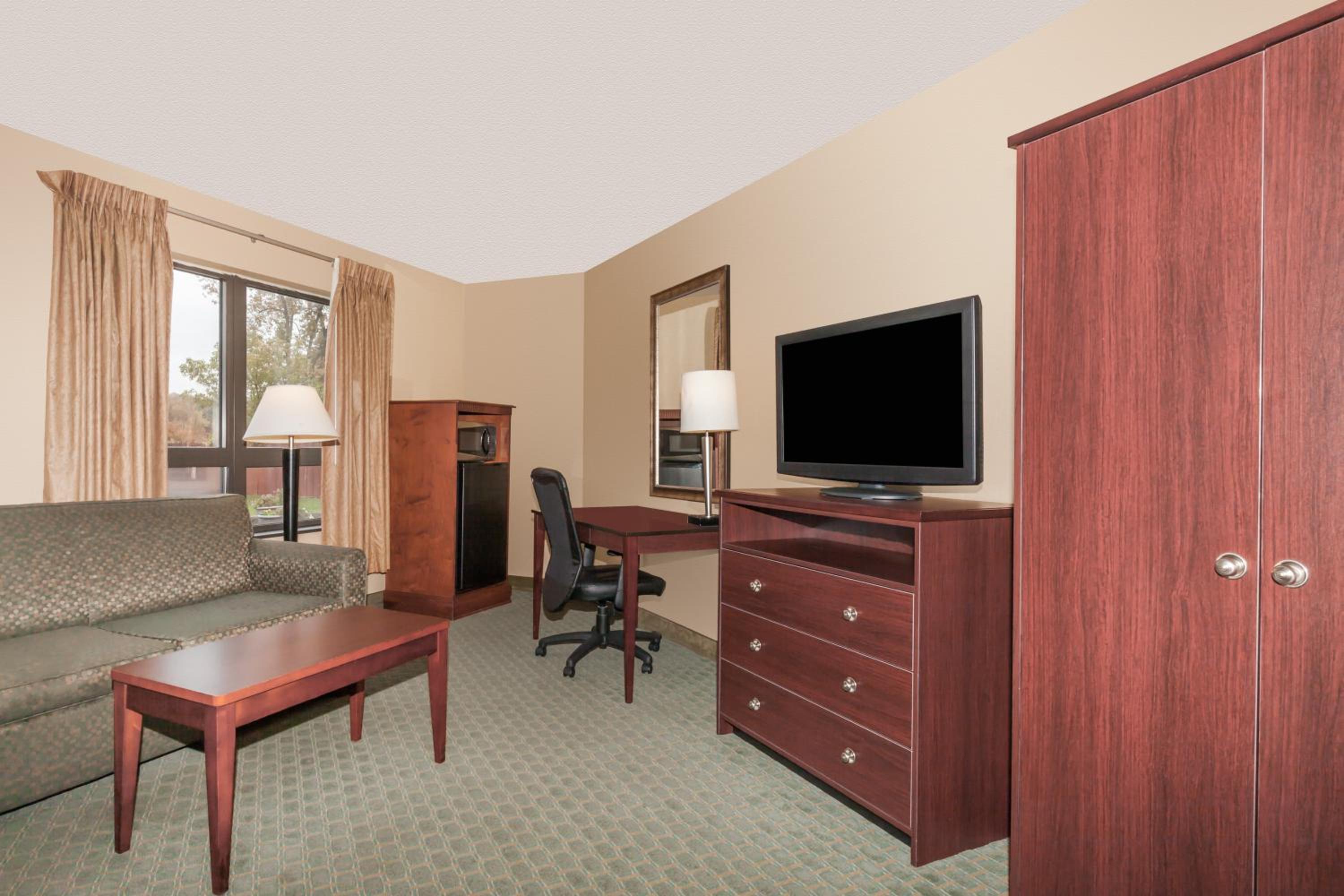 King Studio Suite - Non-Smoking - Photo 2