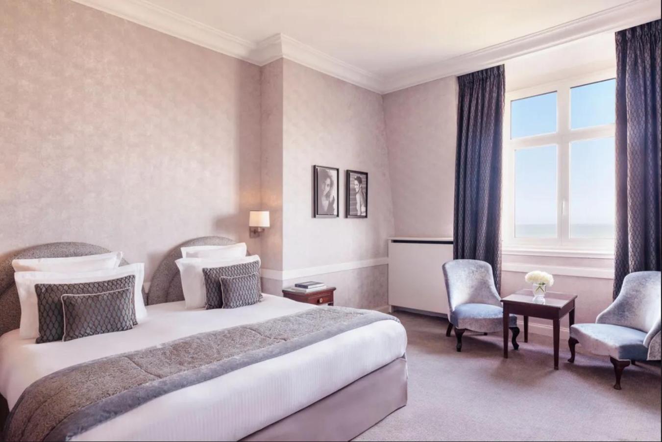 Deluxe Suite with Sea View - Photo 1