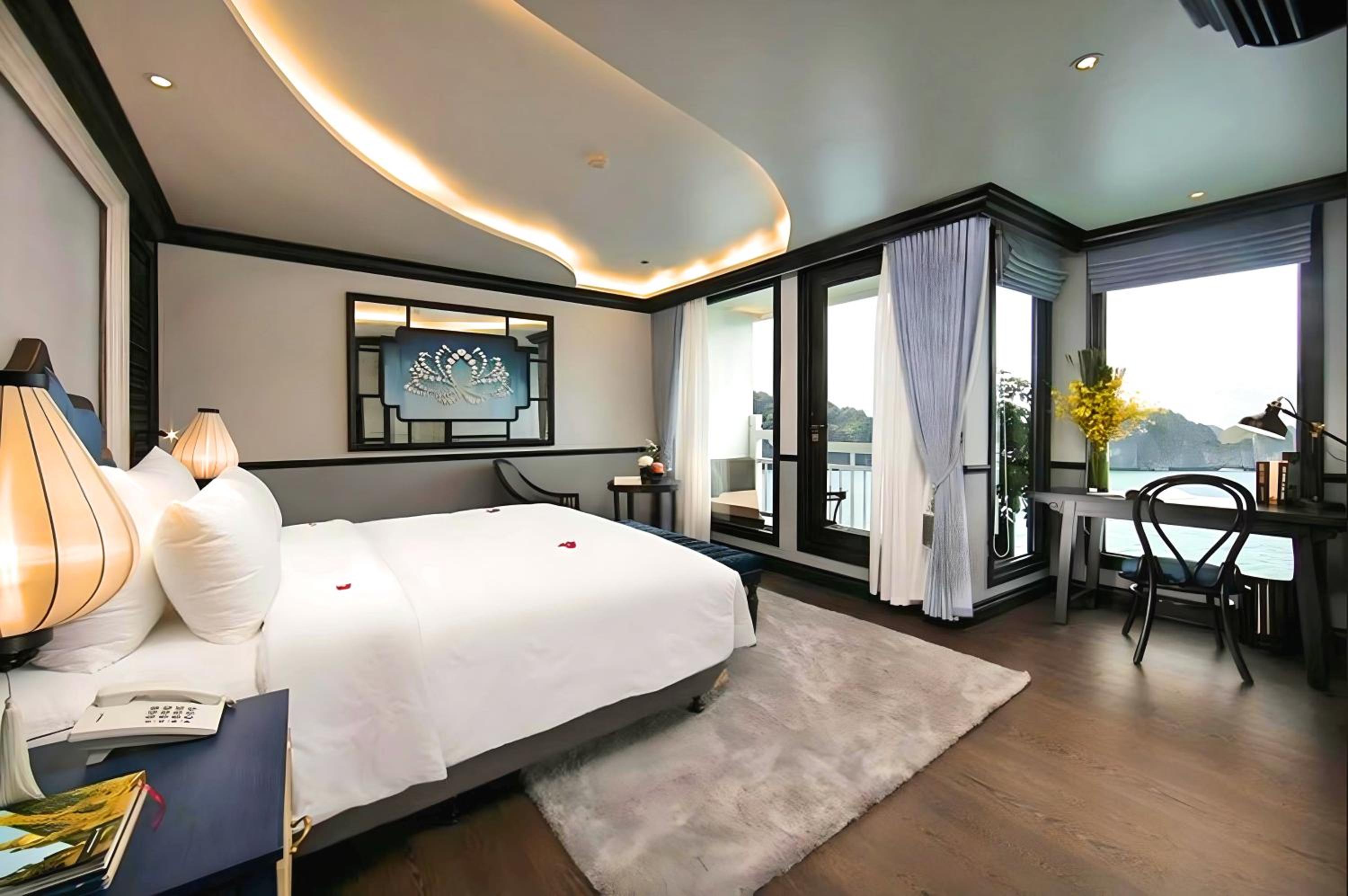 Junior Suite with Private Balcony - Photo 3