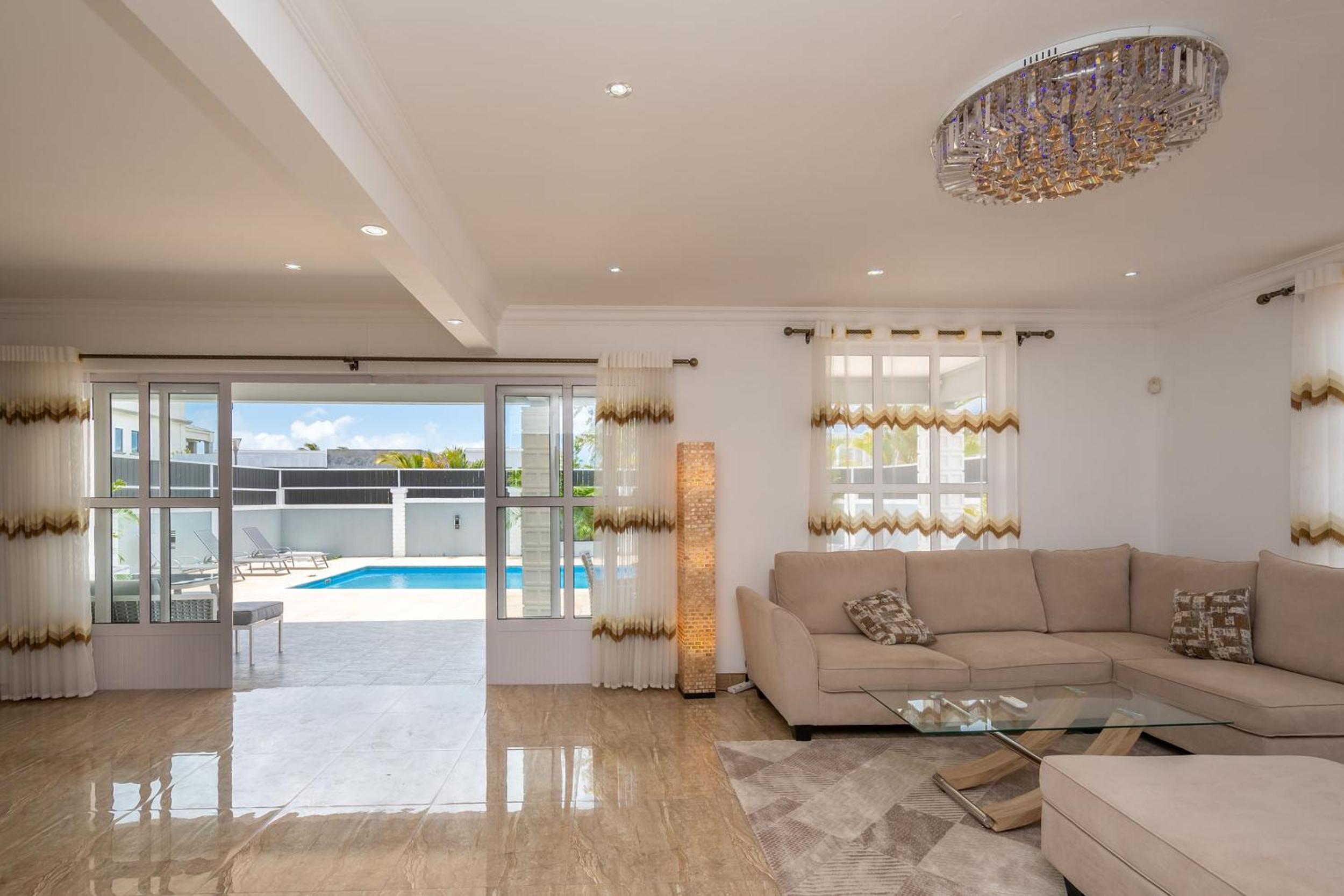 Villa photo 2