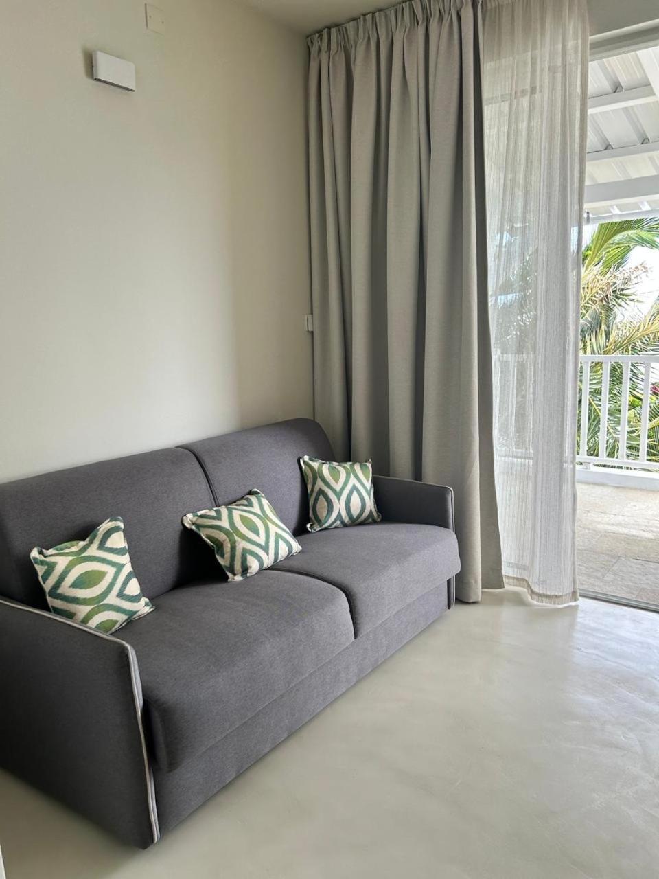 Apartment with partial sea view