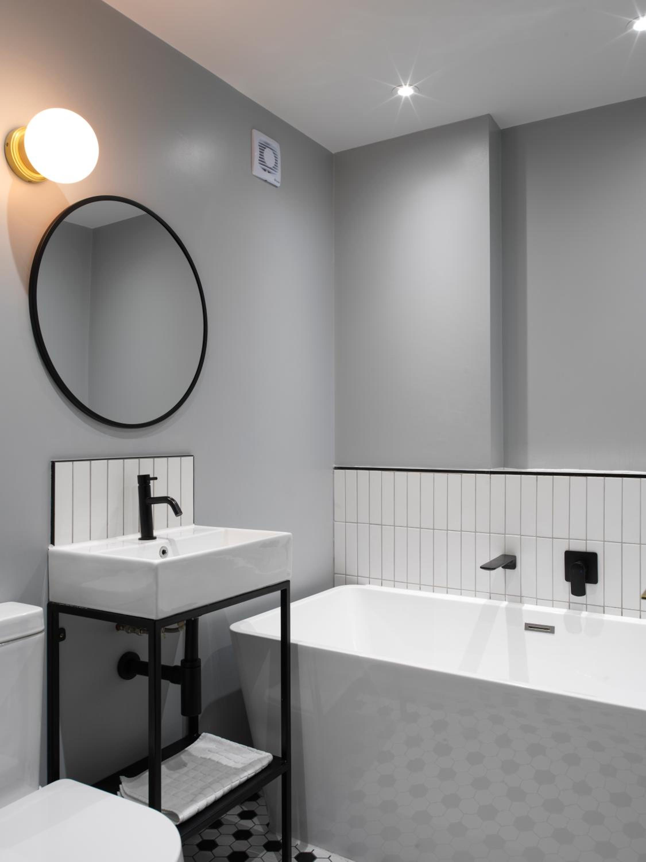 Deluxe One-Bedroom Apartment - Photo 3