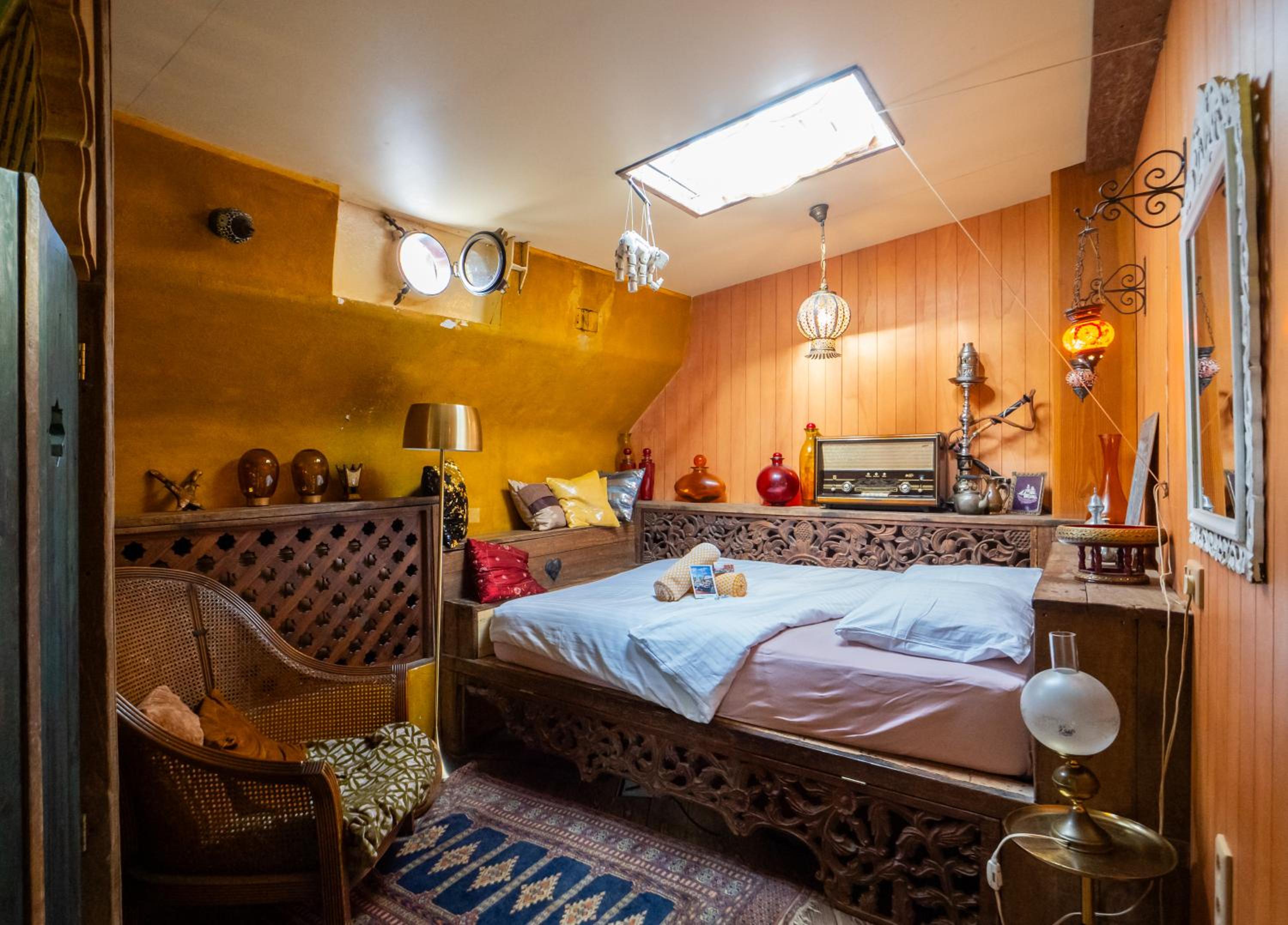 Queen Room photo 1