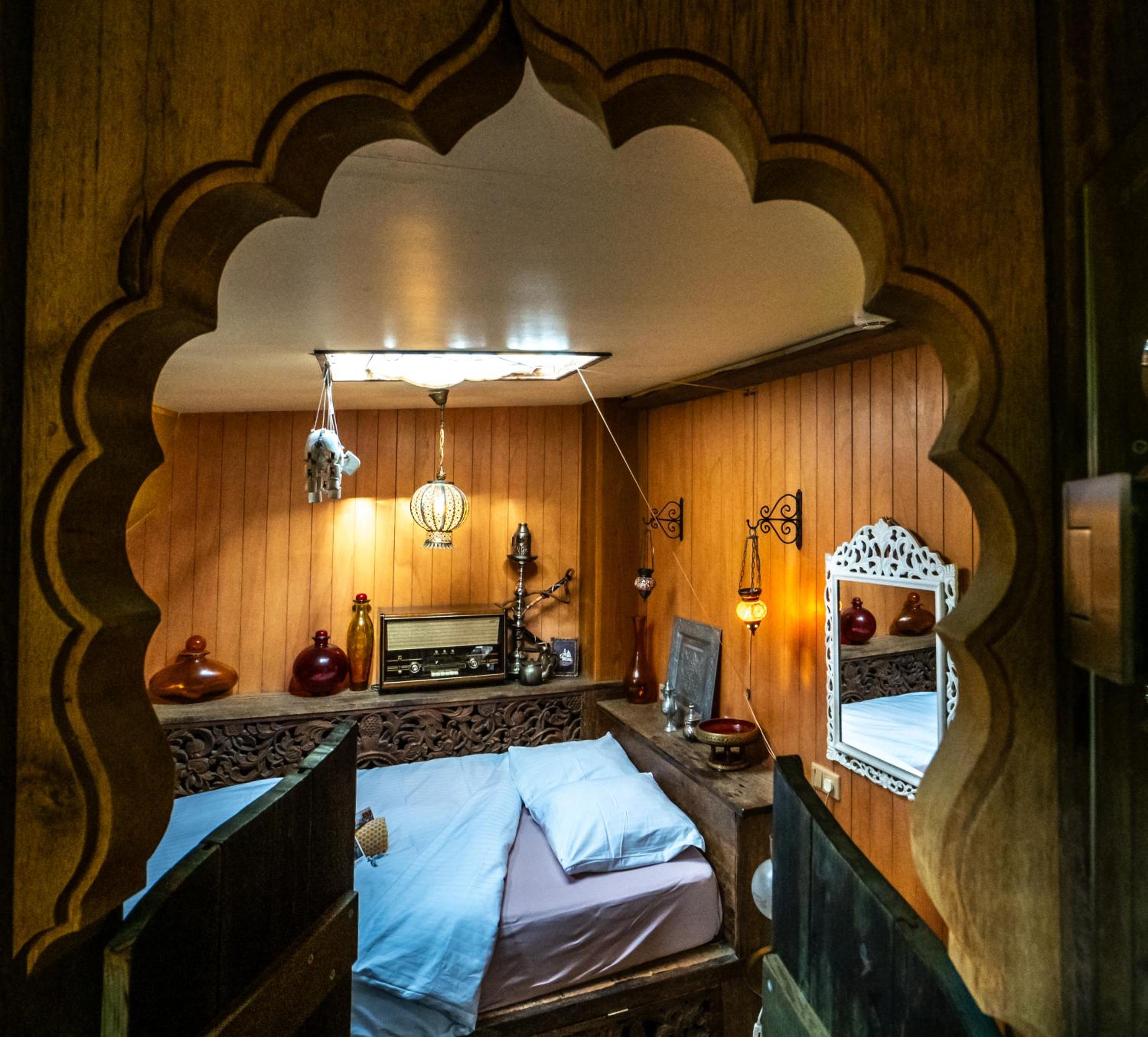 Queen Room photo 2