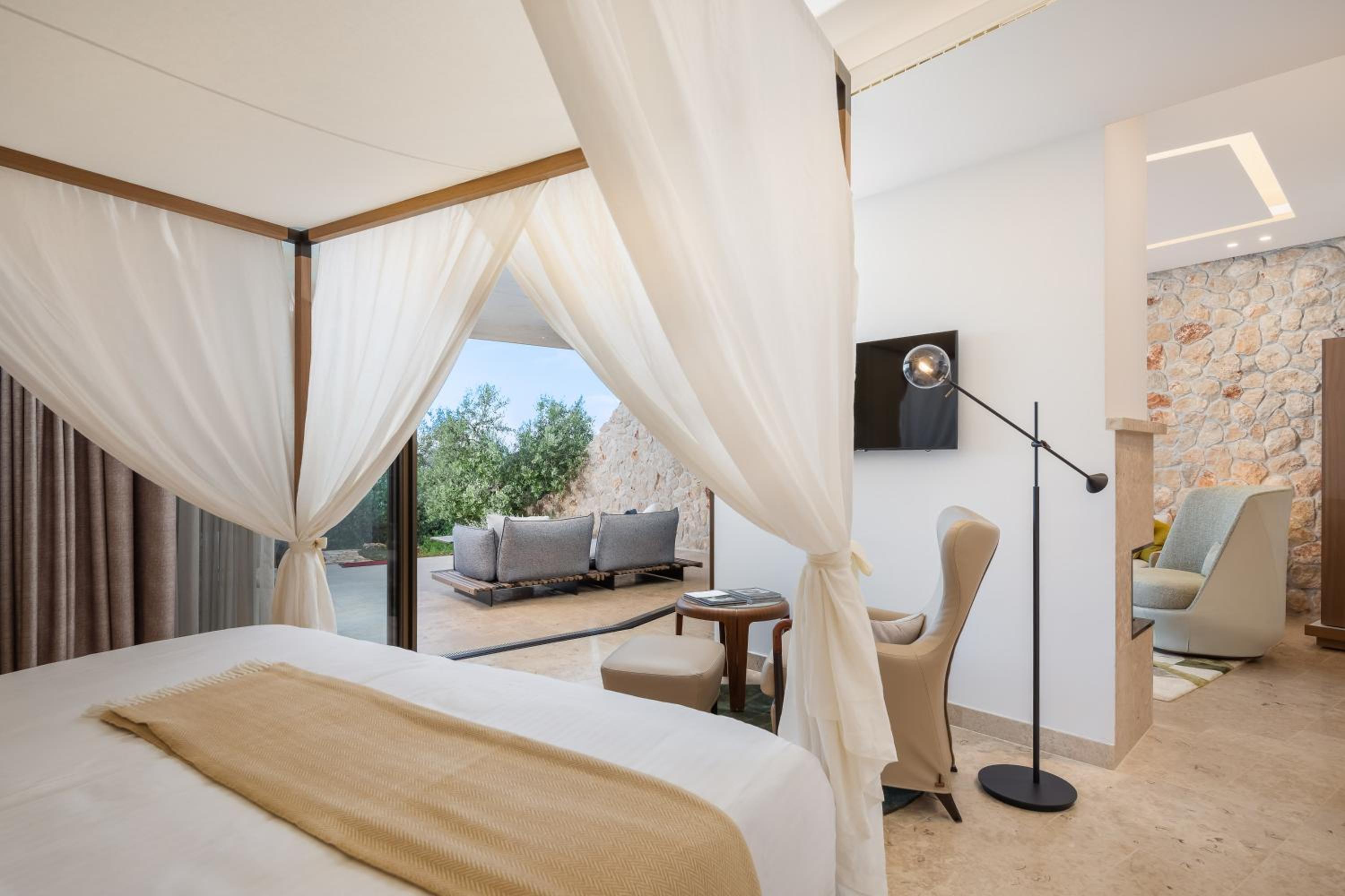Suite - Photo 3