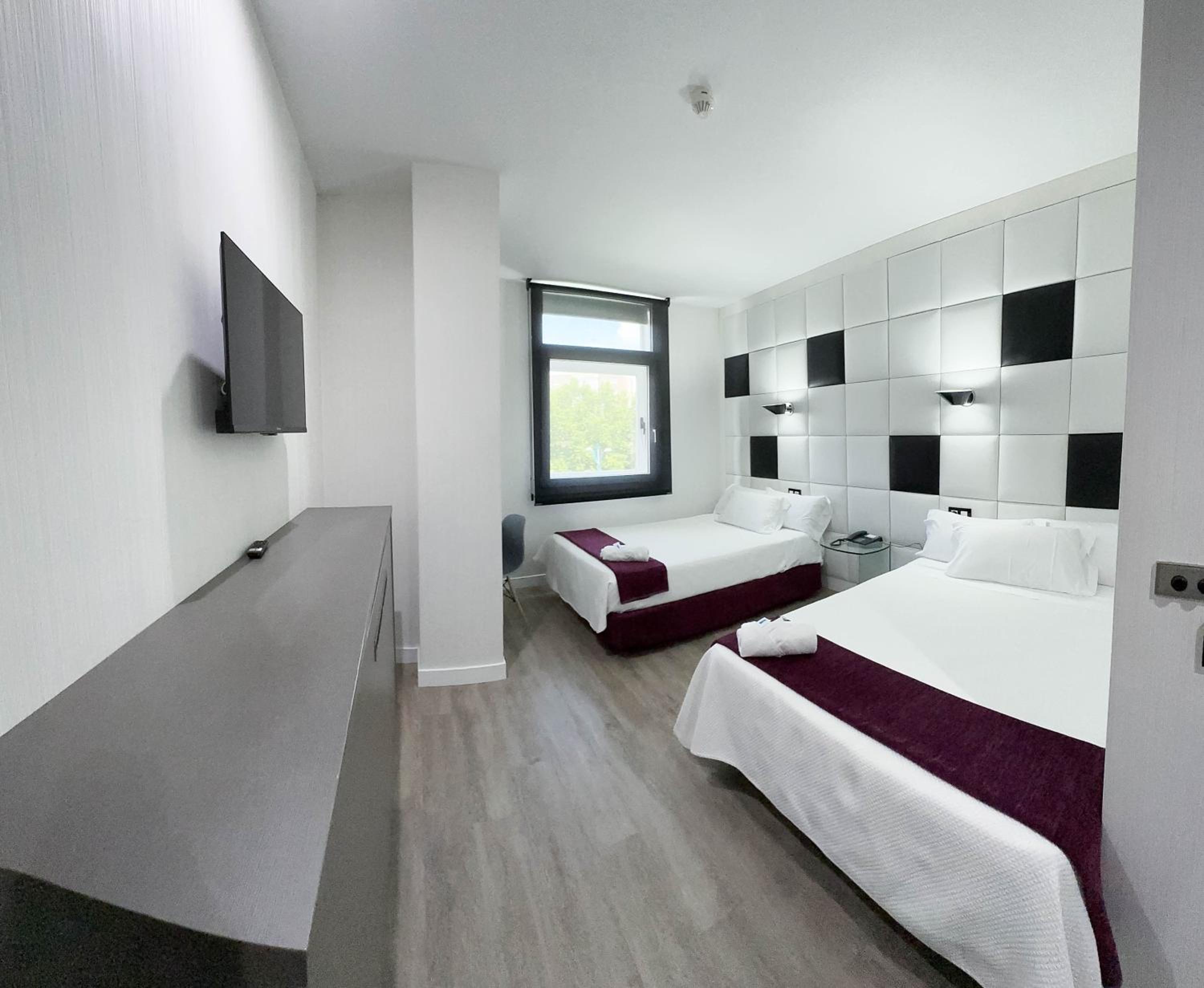 Standard Triple Room - Photo 2