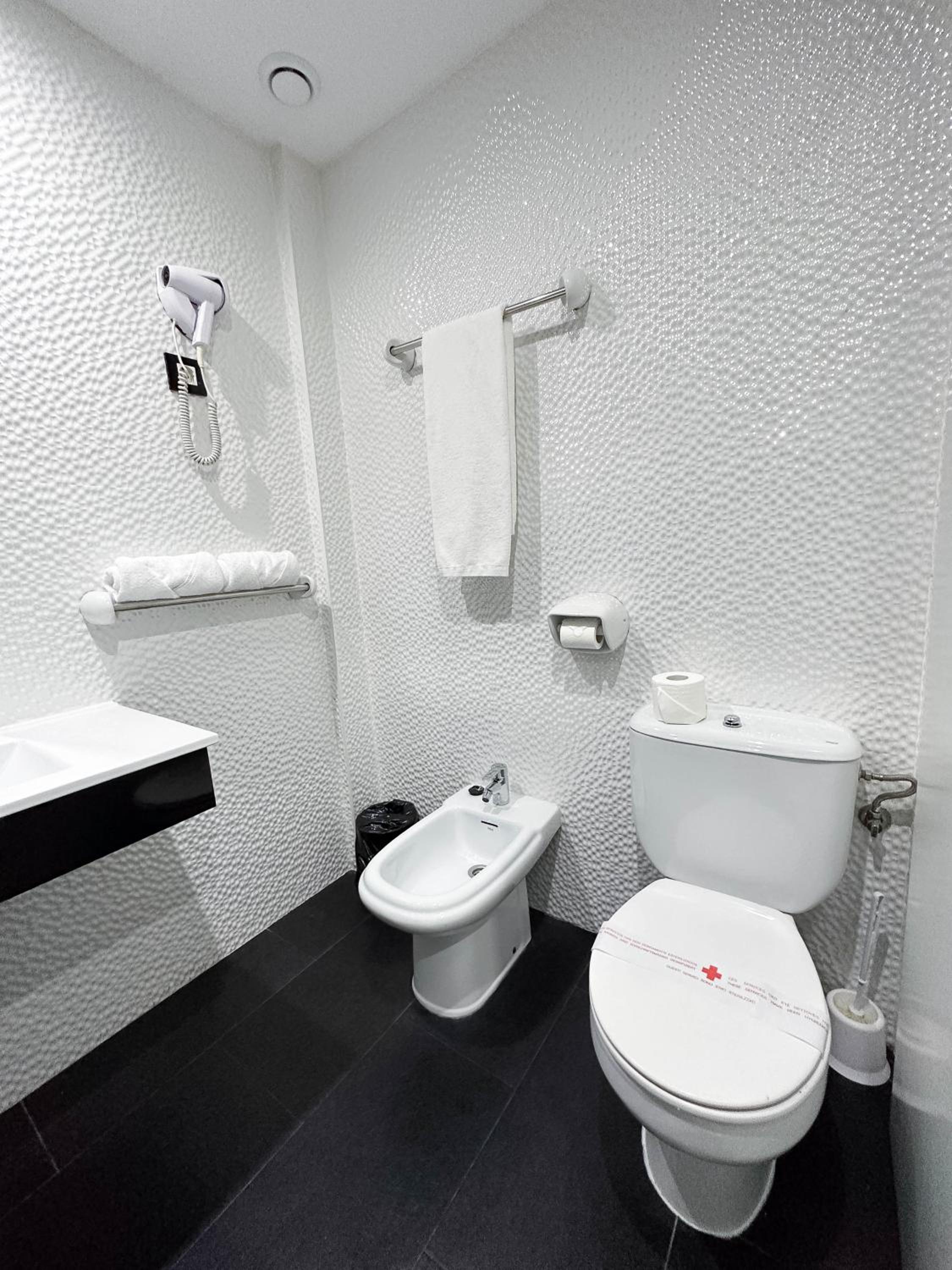 Standard Triple Room - Photo 15