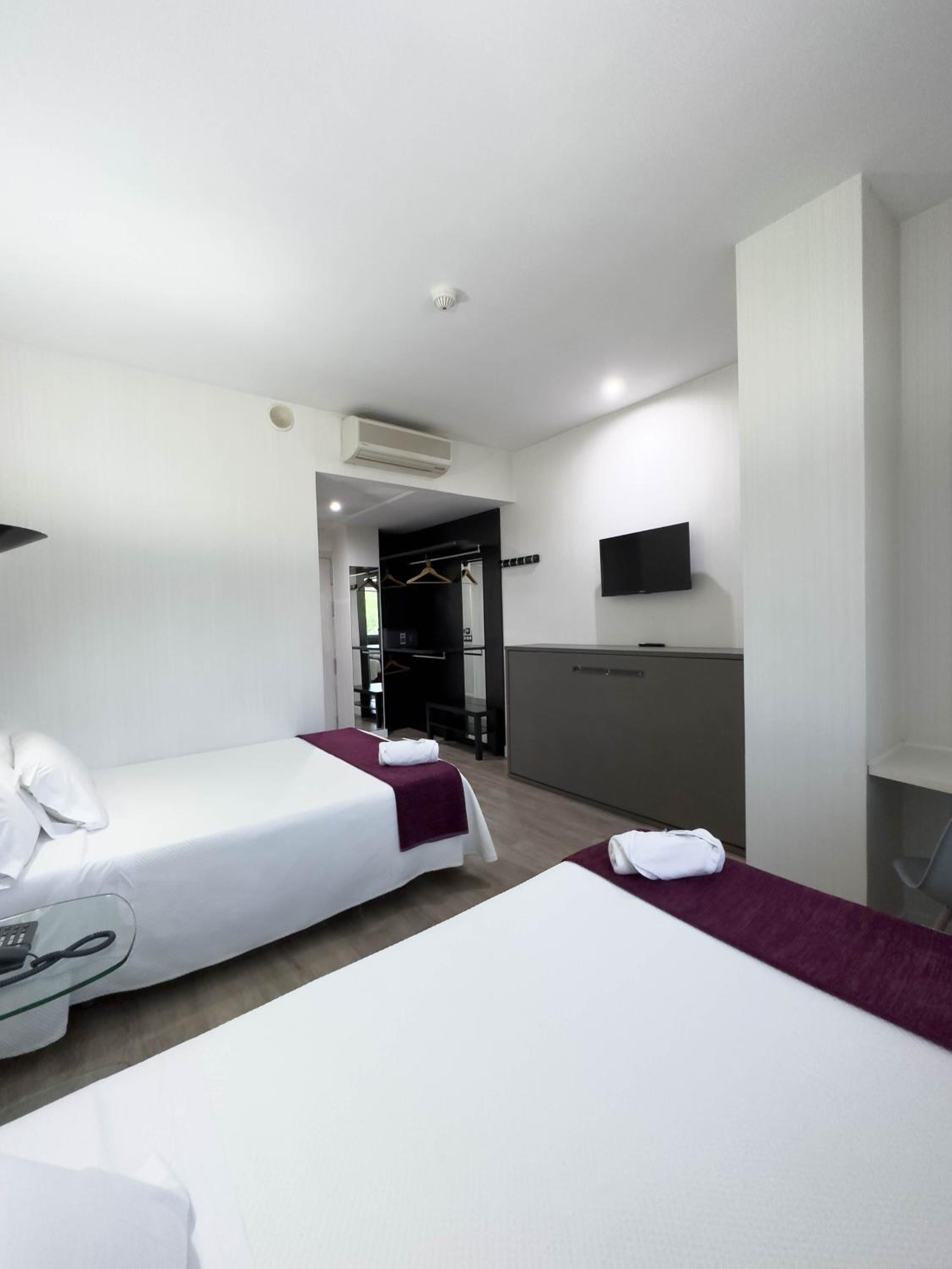 Standard Triple Room - Photo 22
