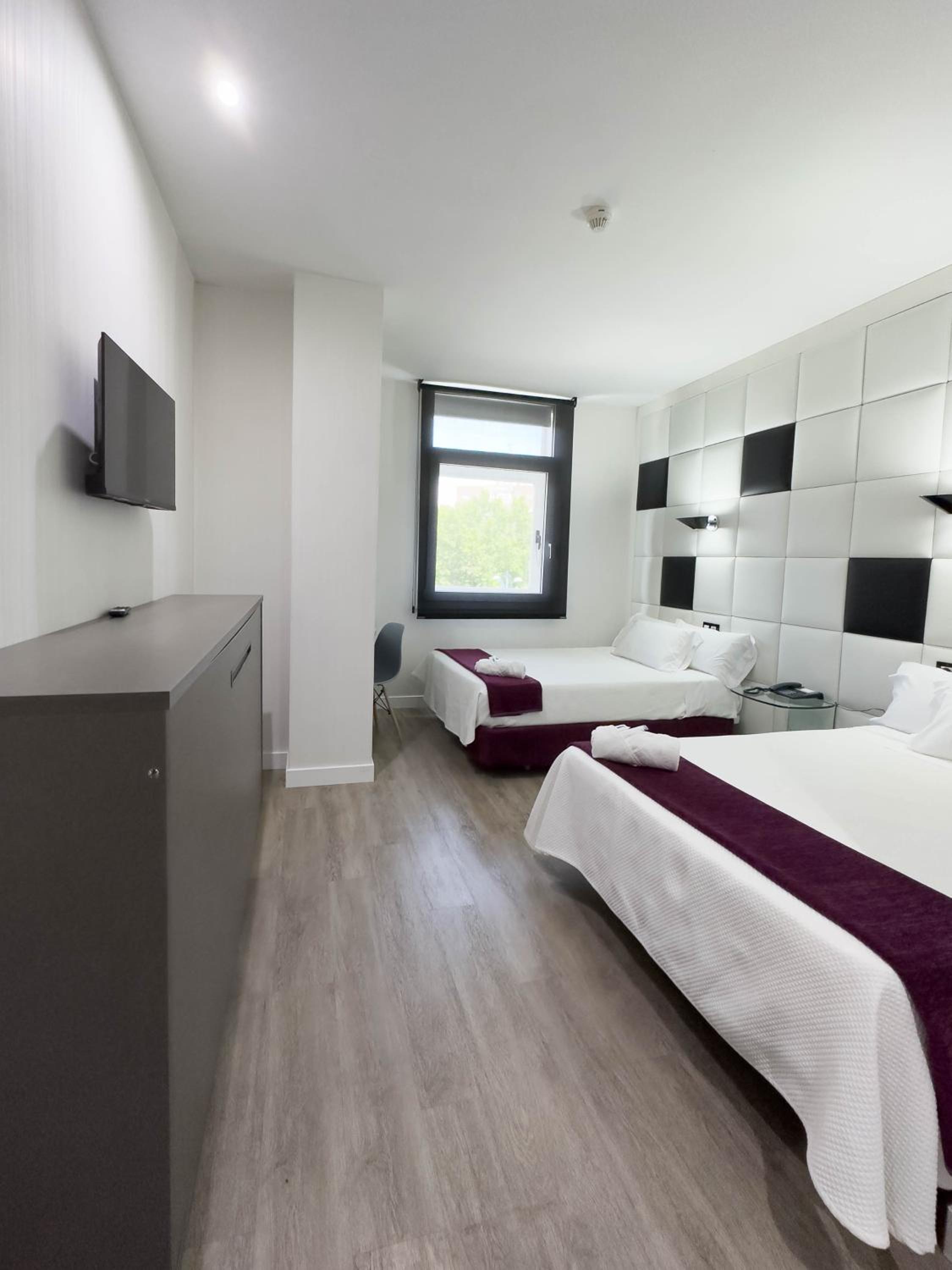 Standard Triple Room - Photo 23