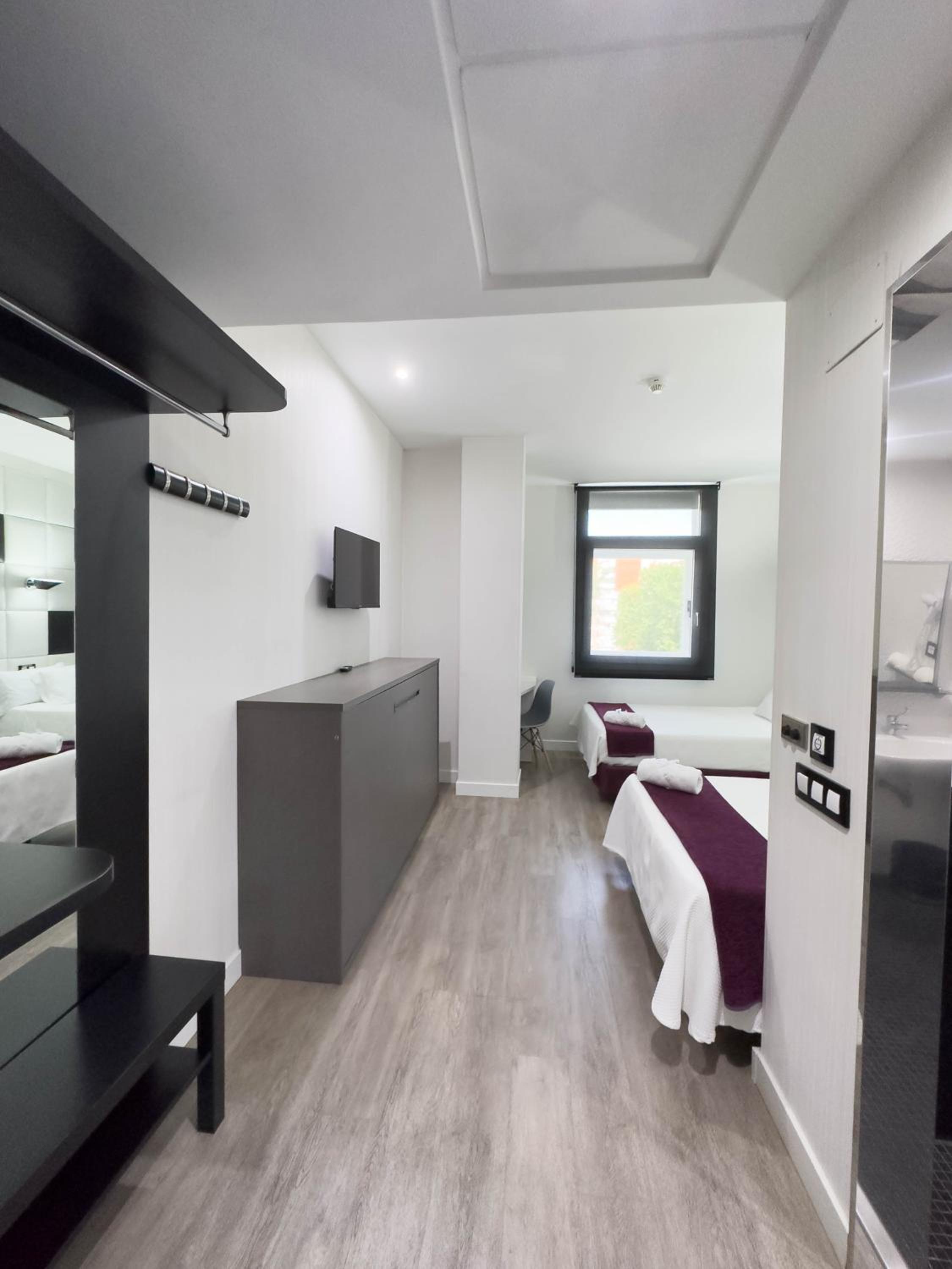 Standard Triple Room - Photo 25