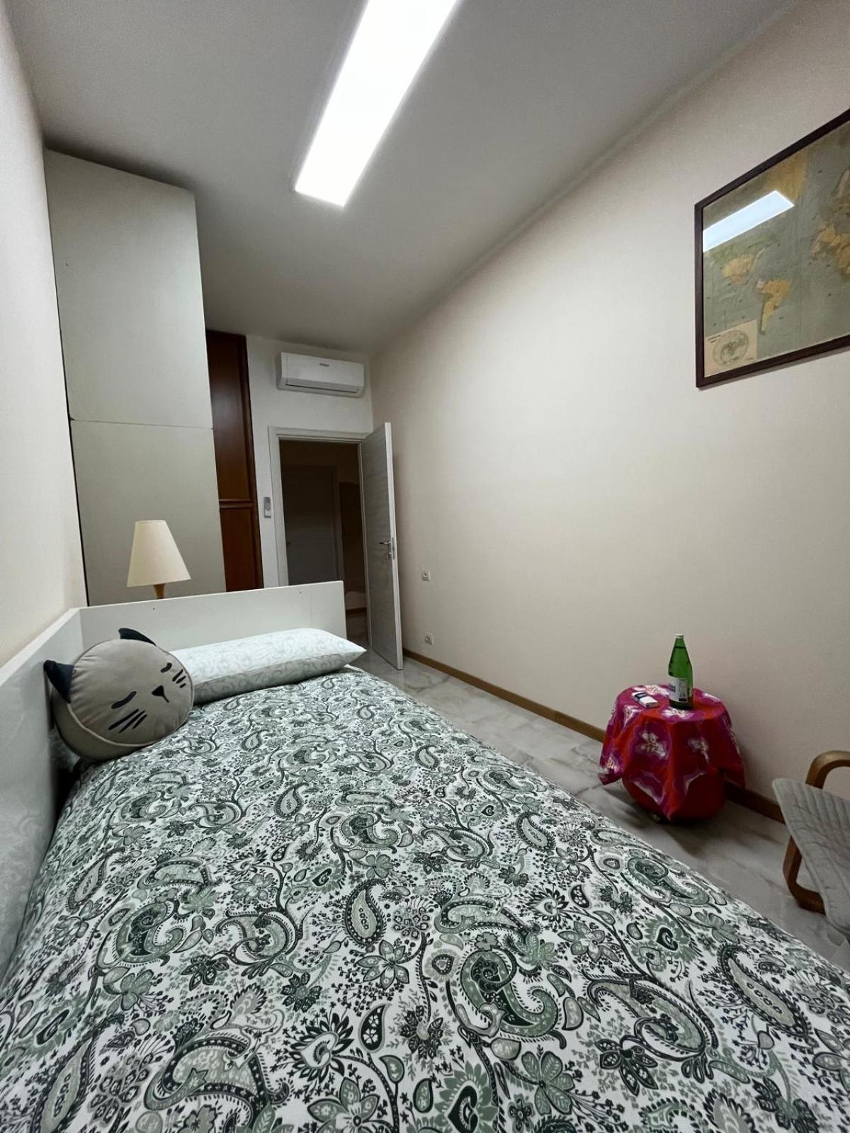 Double Room with Shared Bathroom photo 3