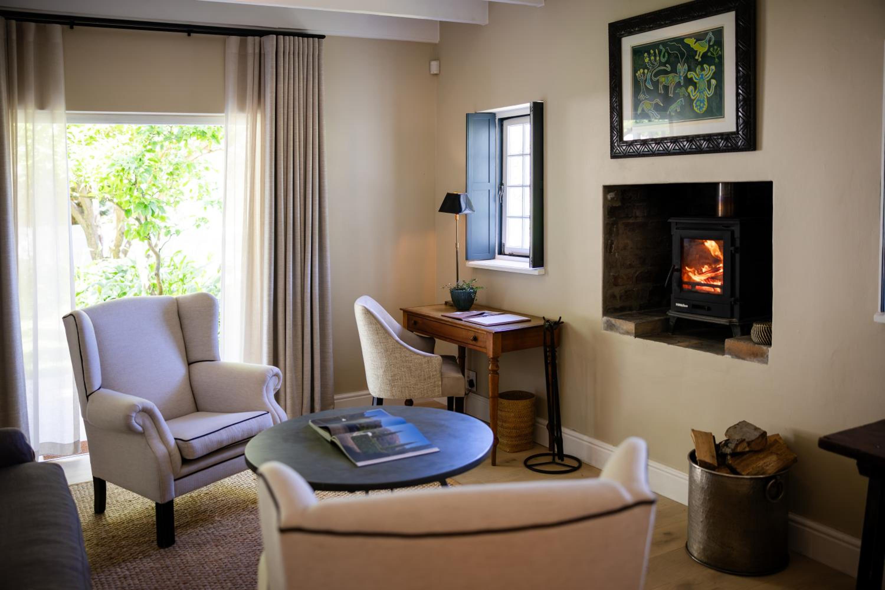 Suite with Fireplace - Photo 10