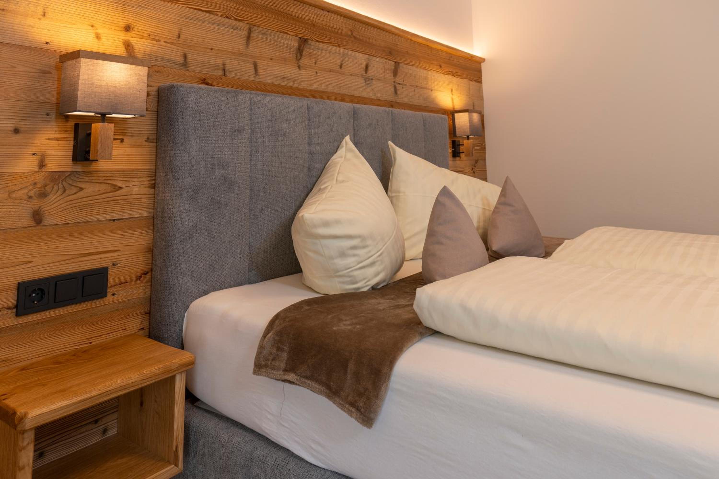 Standard Double Room with Balcony - Annex photo 2