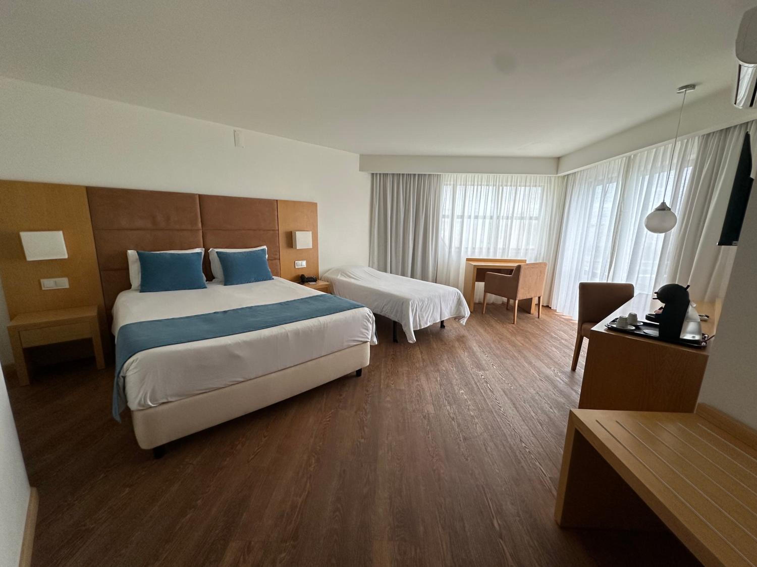 Deluxe Family Room