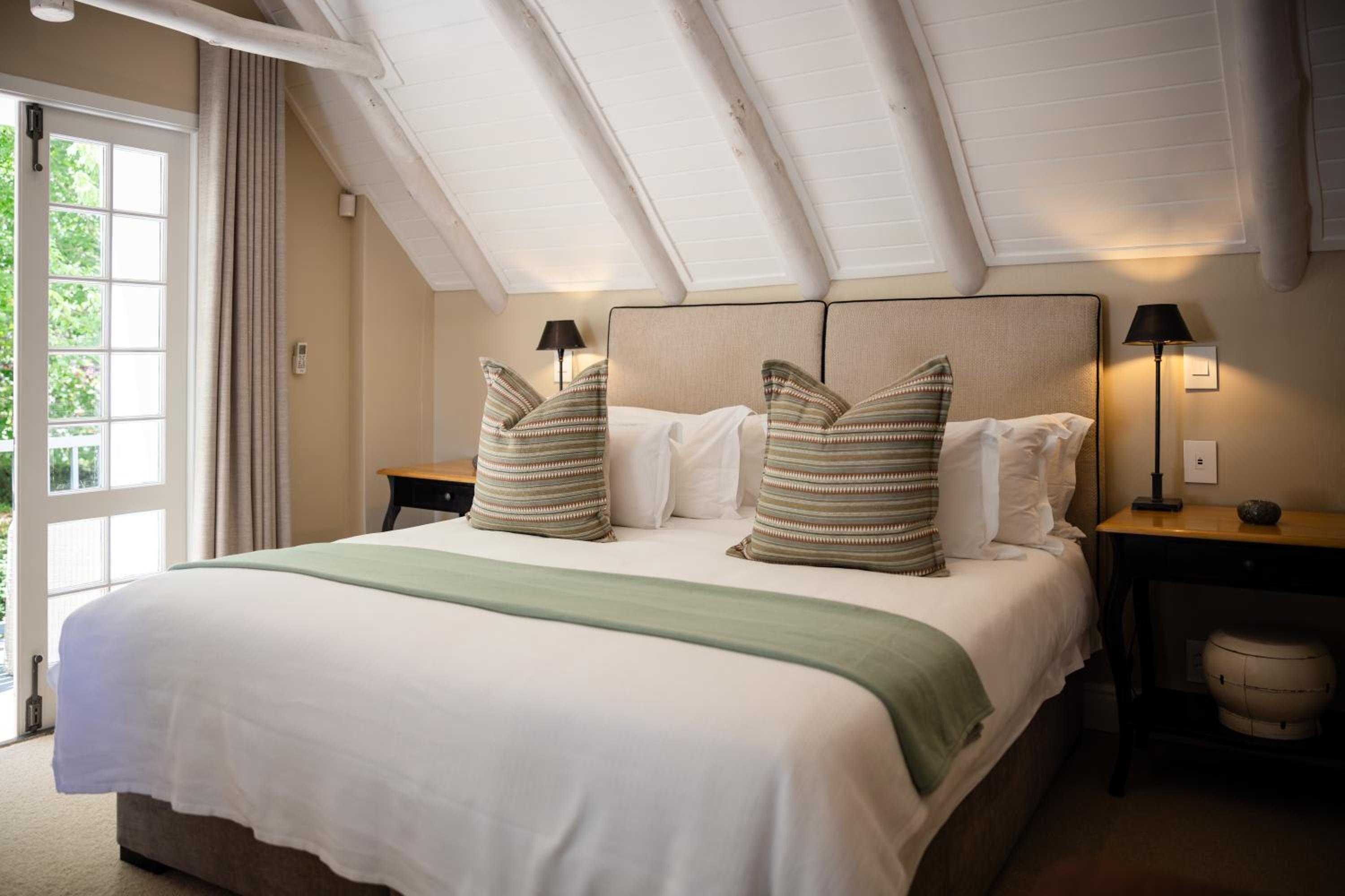 Deluxe Double Room with Balcony - Photo 7