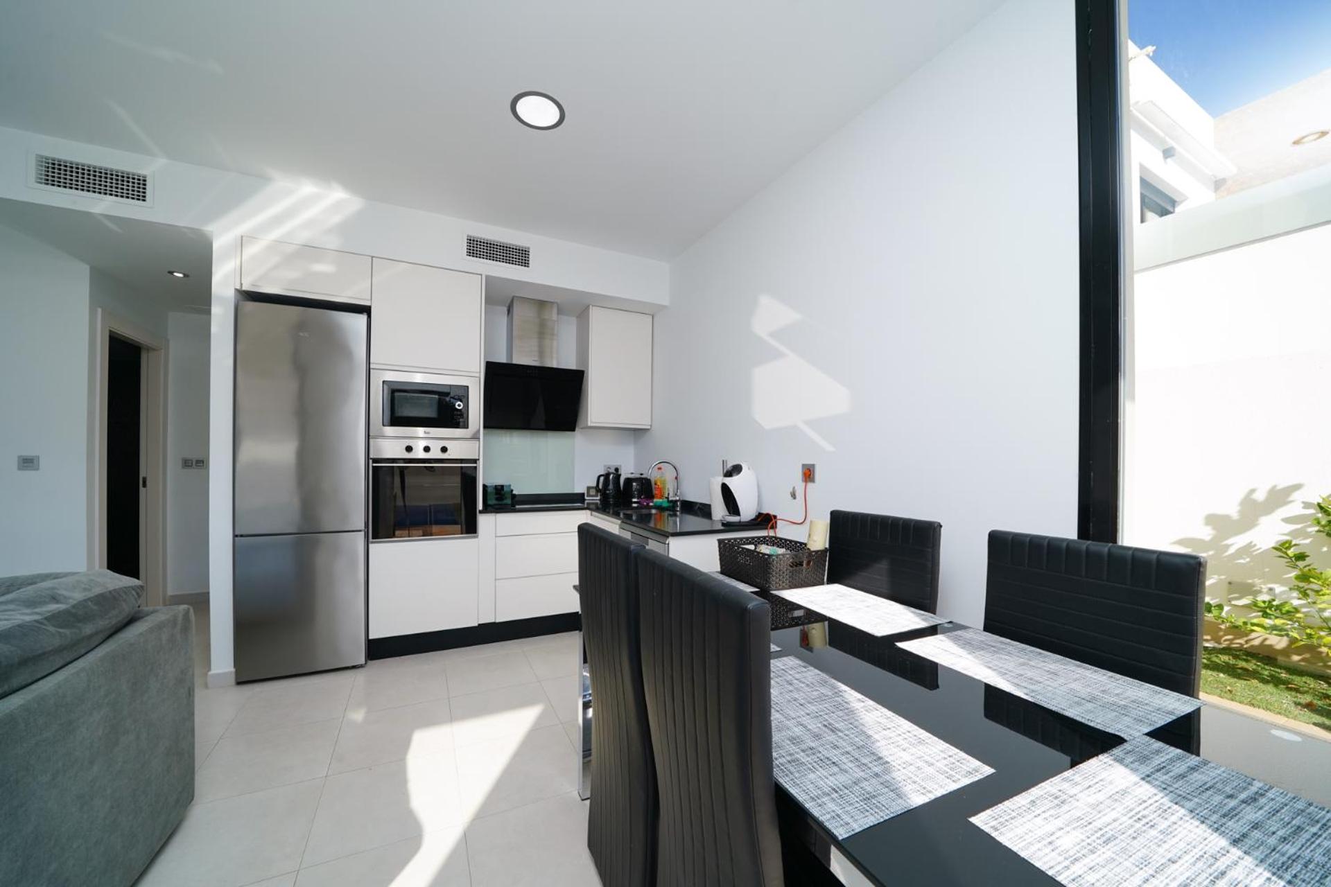 Three-Bedroom Villa photo 2