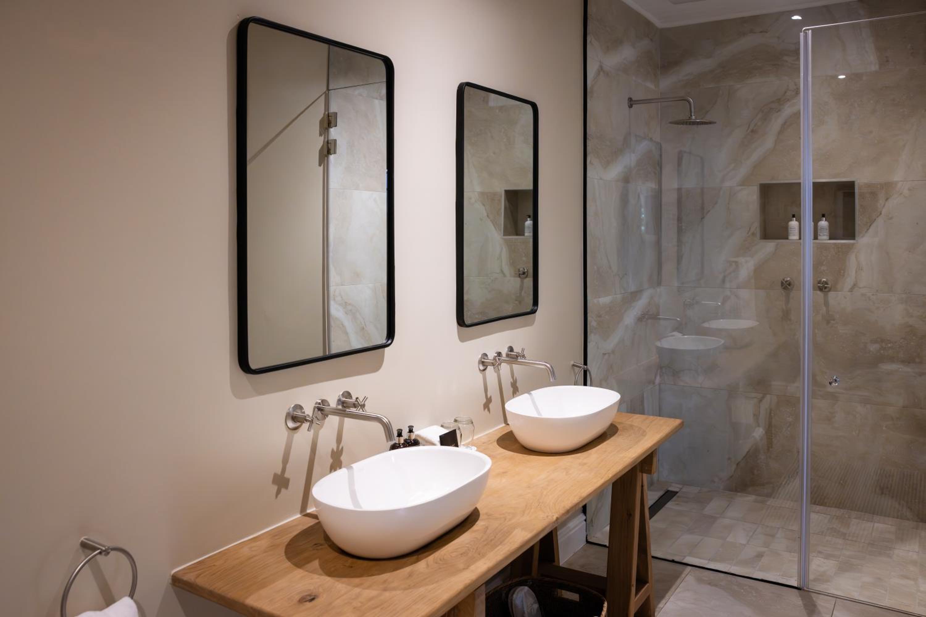 Suite with Mountain View - Photo 8