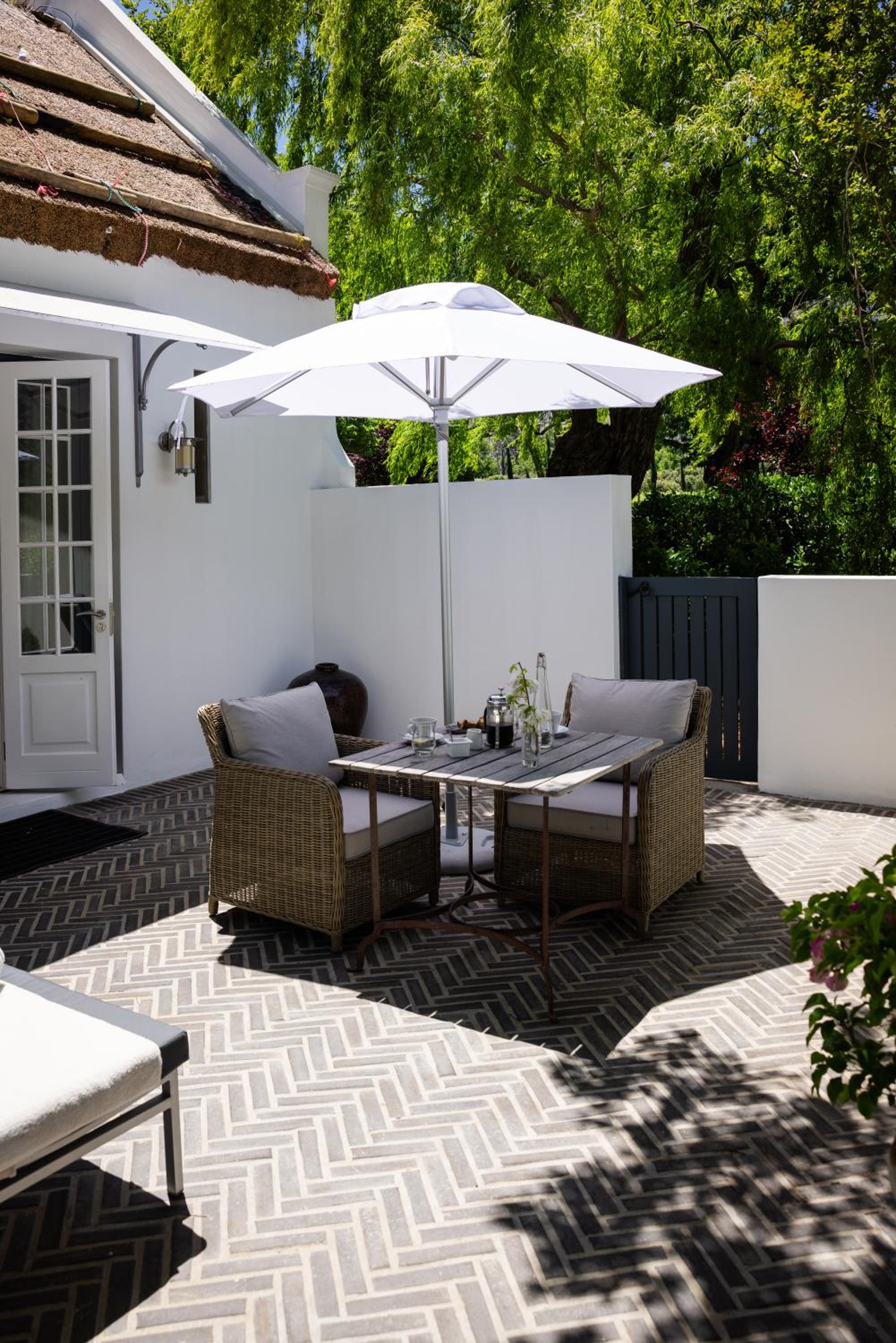 Deluxe Queen Suite - Photo 3