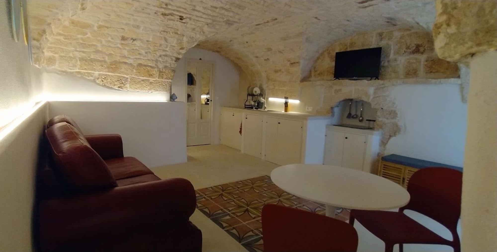 Deluxe Studio