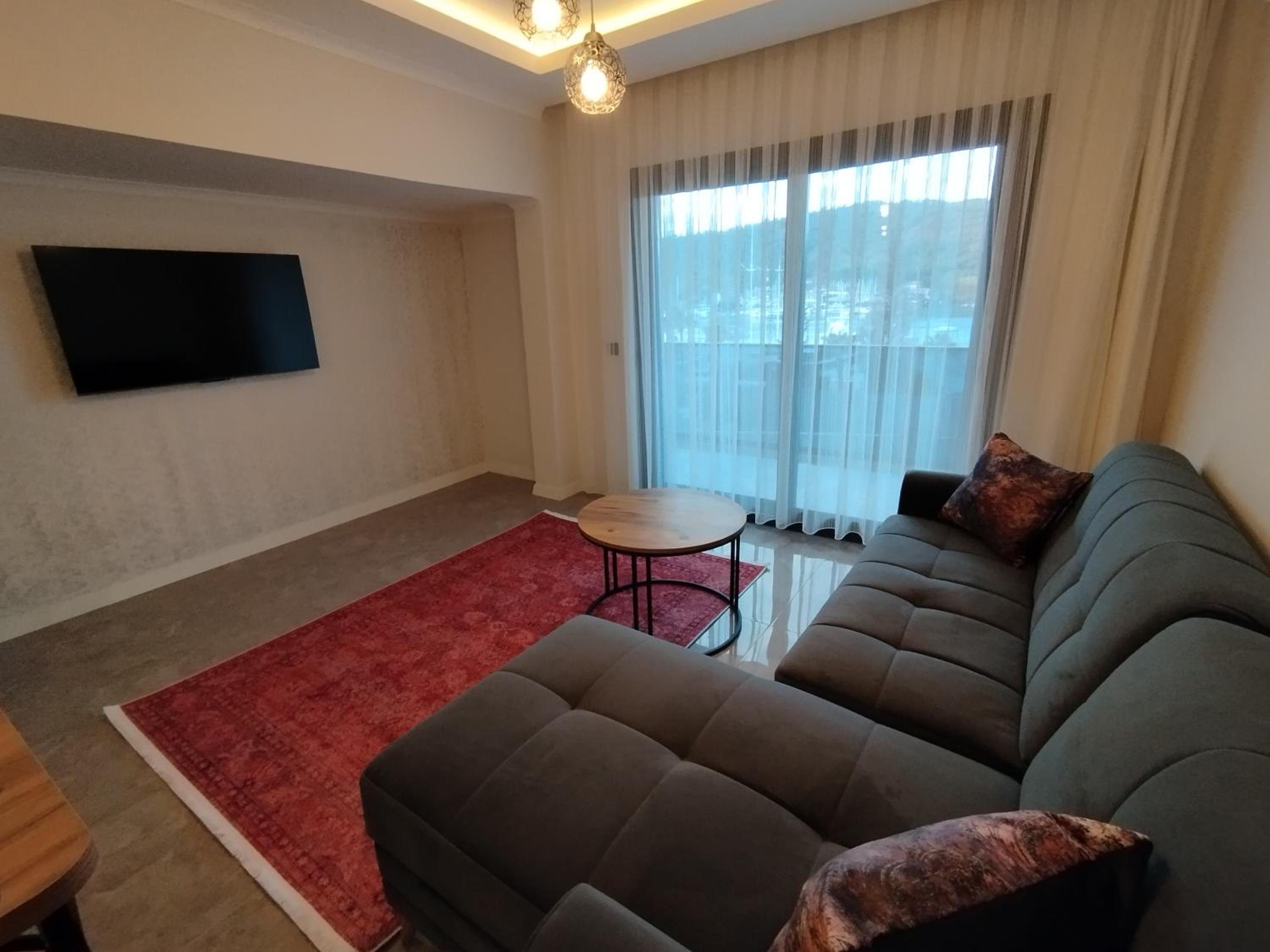 Apartment with View and Balcony - Photo 5