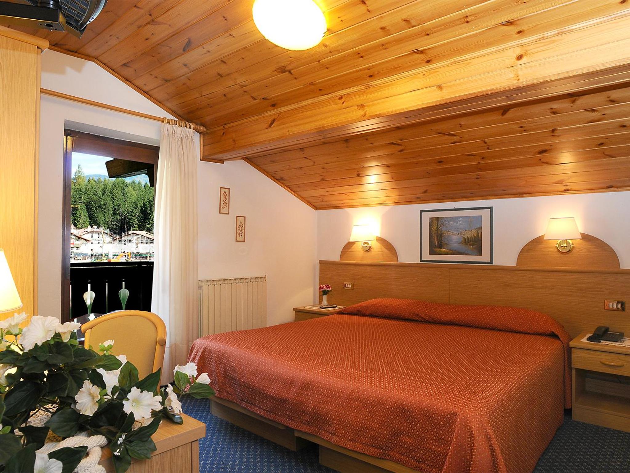 Deluxe Double or Twin Room with Lake View - Photo 2