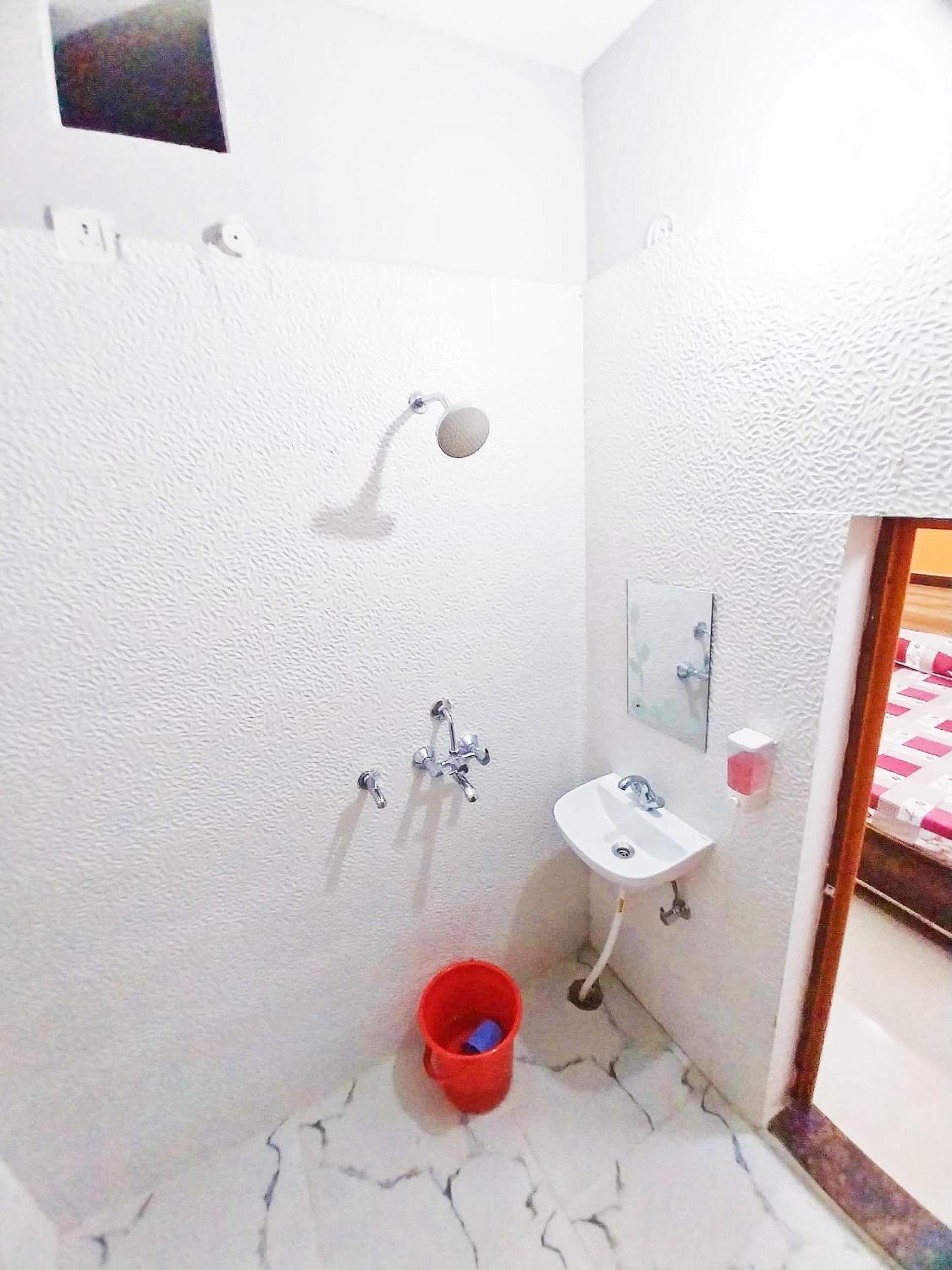 Deluxe Double Room (2 Adults + 1 Child) photo 2