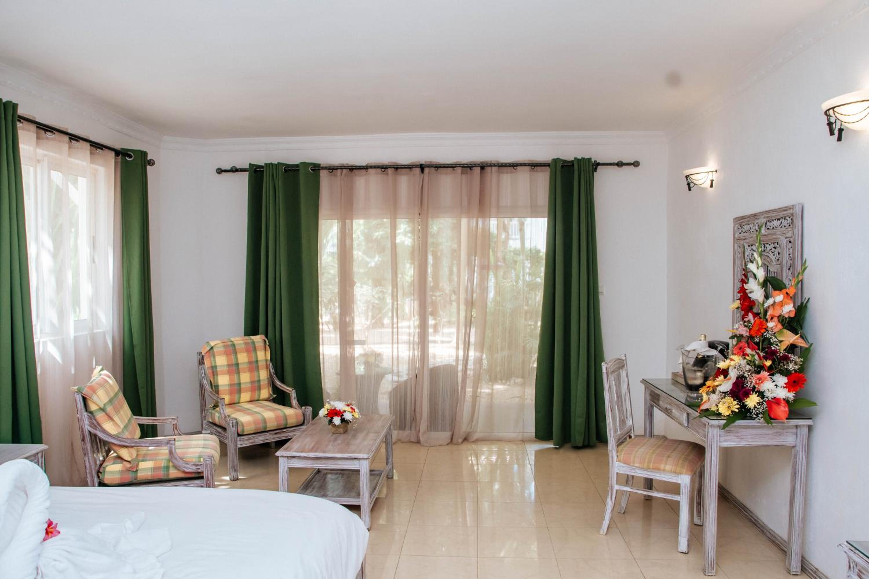 Superior Room with Garden View - Photo 8