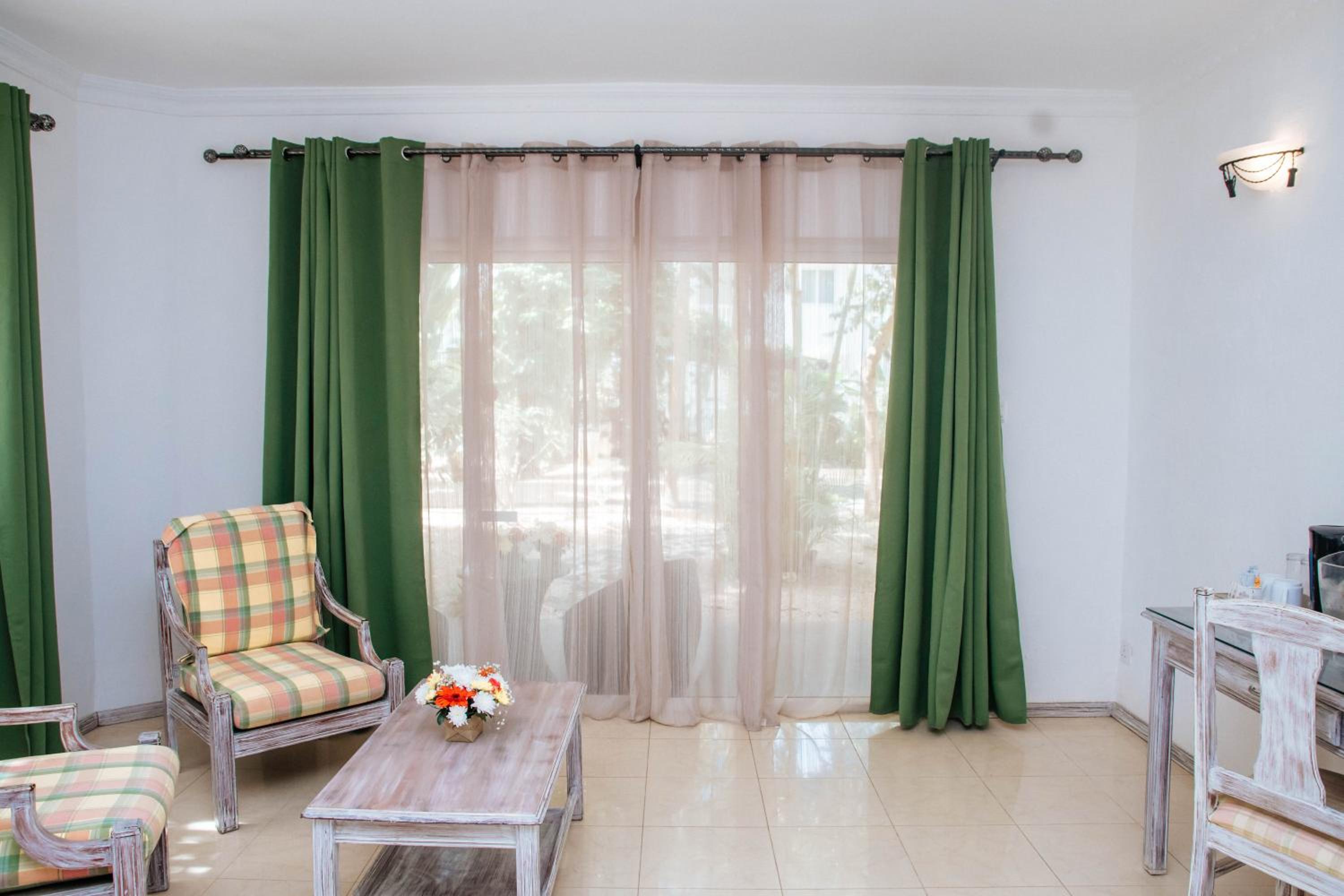 Superior Room with Garden View - Photo 9