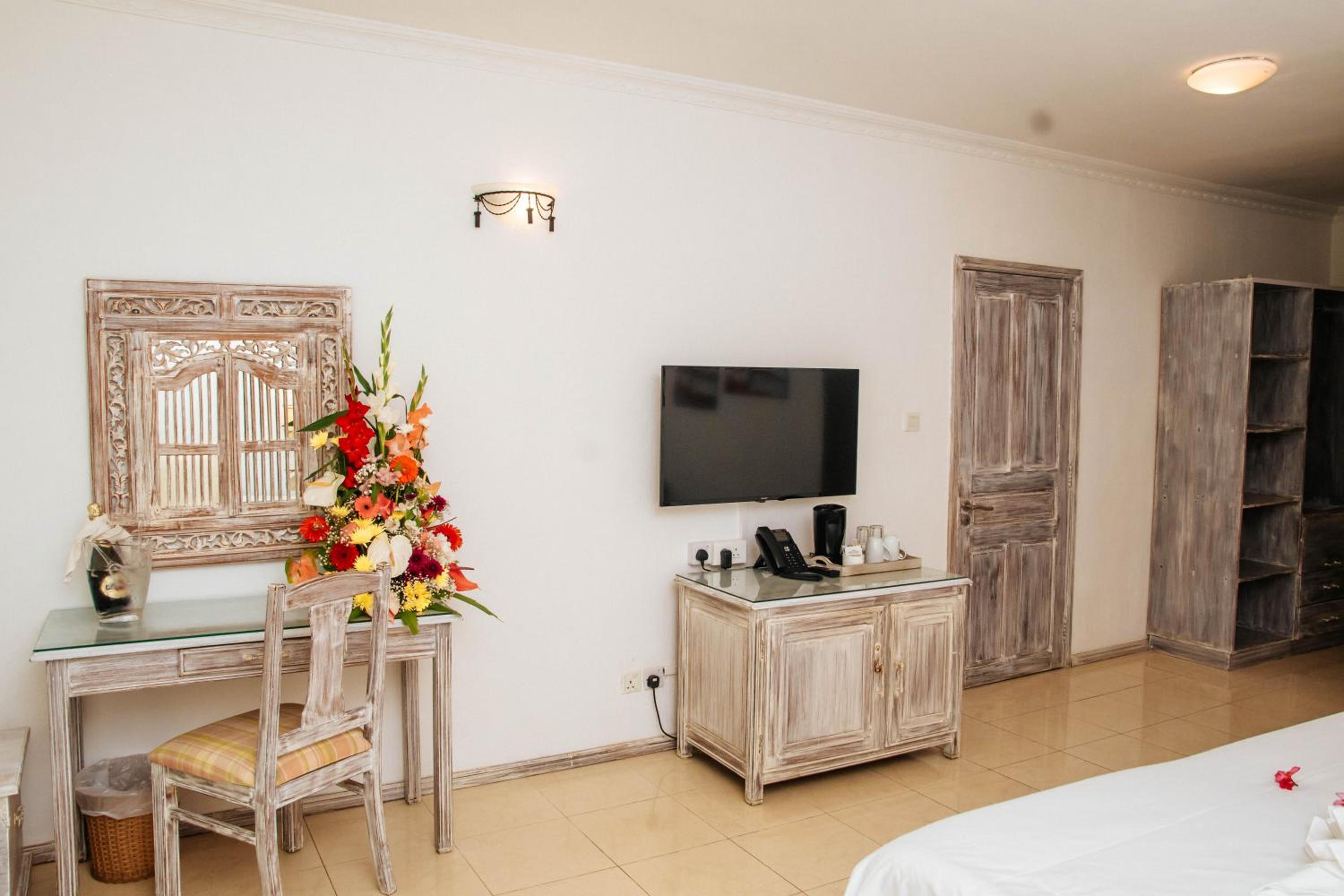 Deluxe Room with Sea View - Photo 1