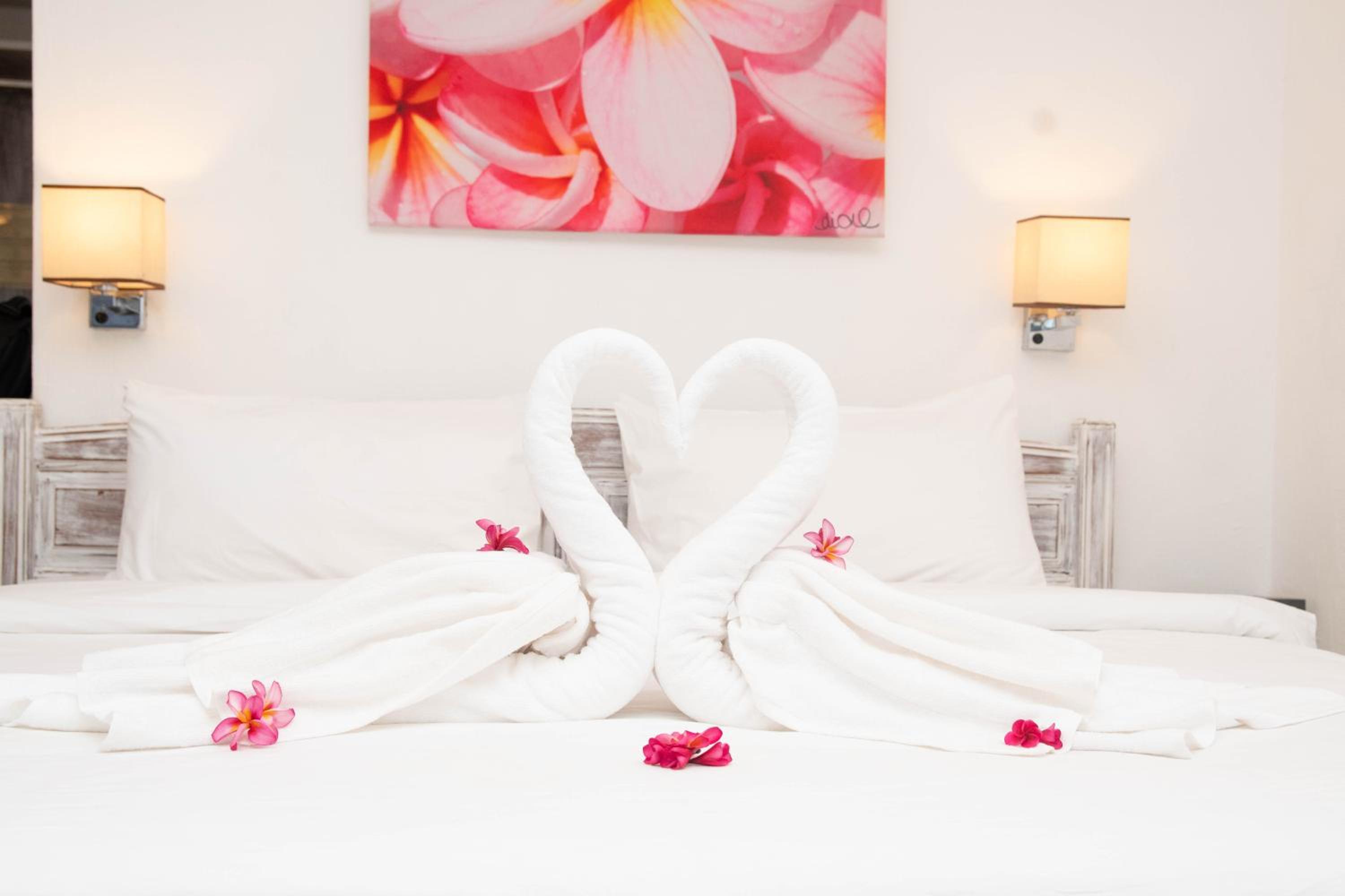 Deluxe Room with Sea View - Photo 8