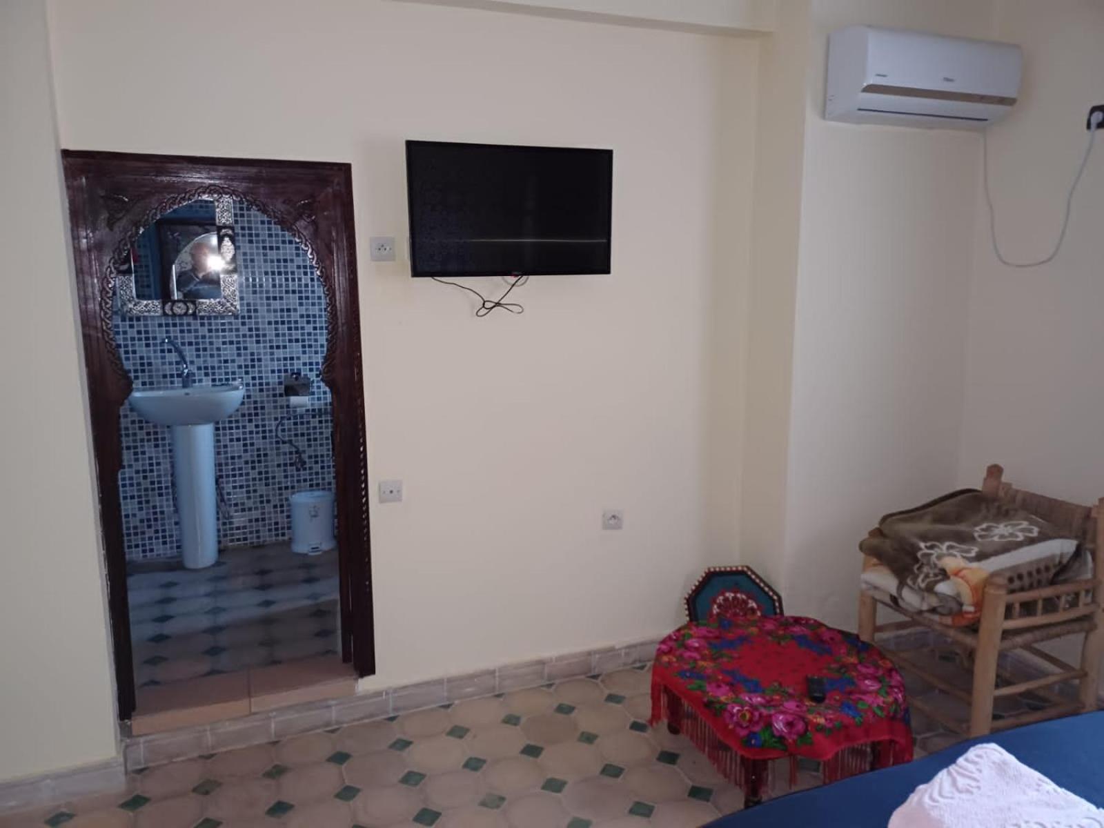 Triple Room with Private Bathroom photo 2