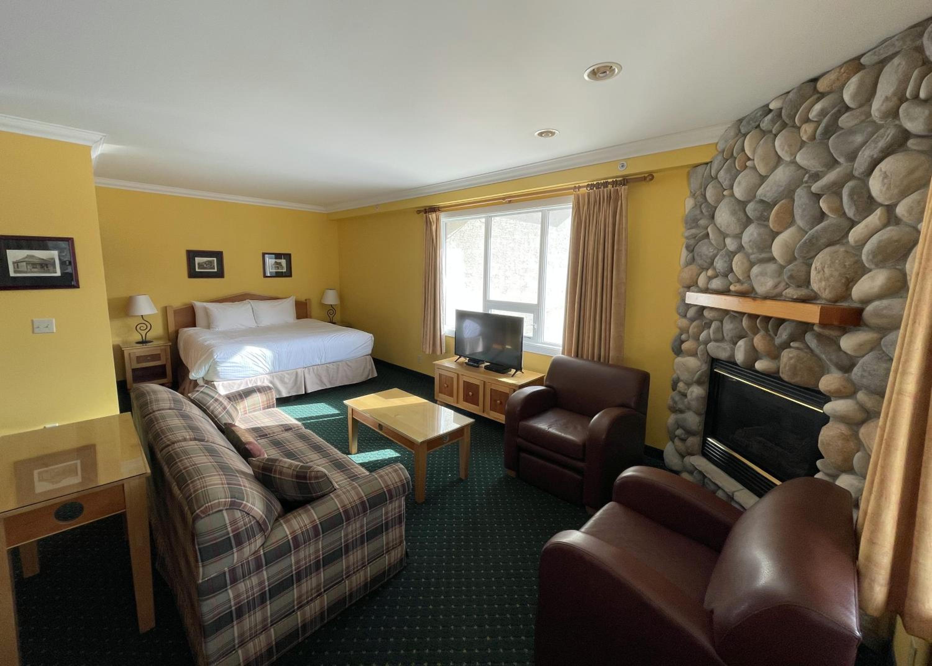 Luxury Studio with King Bed - Non Pet Friendly photo 1