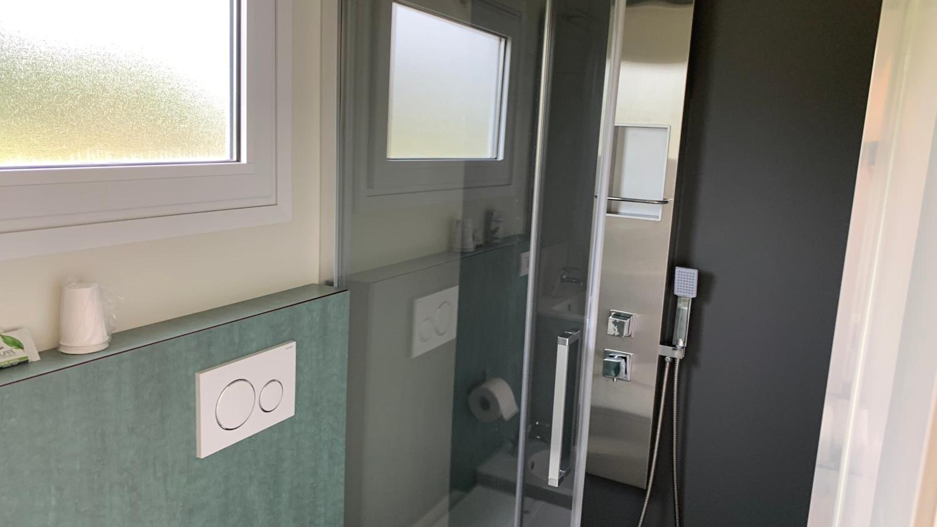 Deluxe Mobile Home photo 2