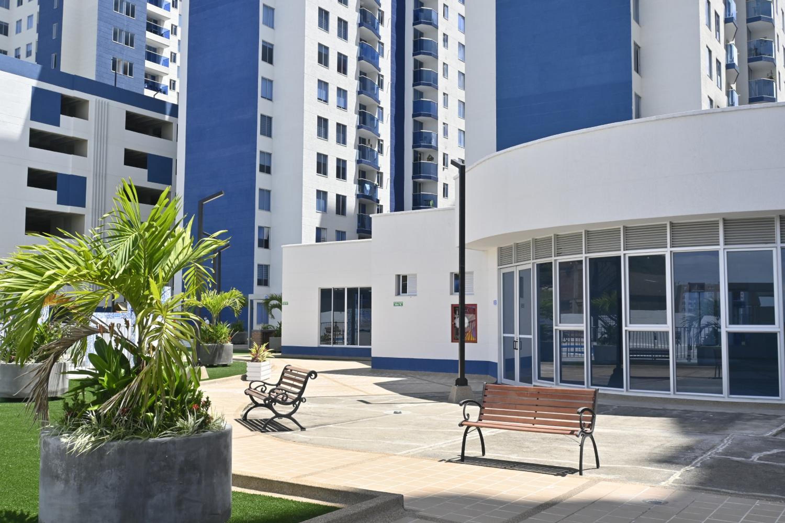 Three-Bedroom Apartment with Balcony photo 2