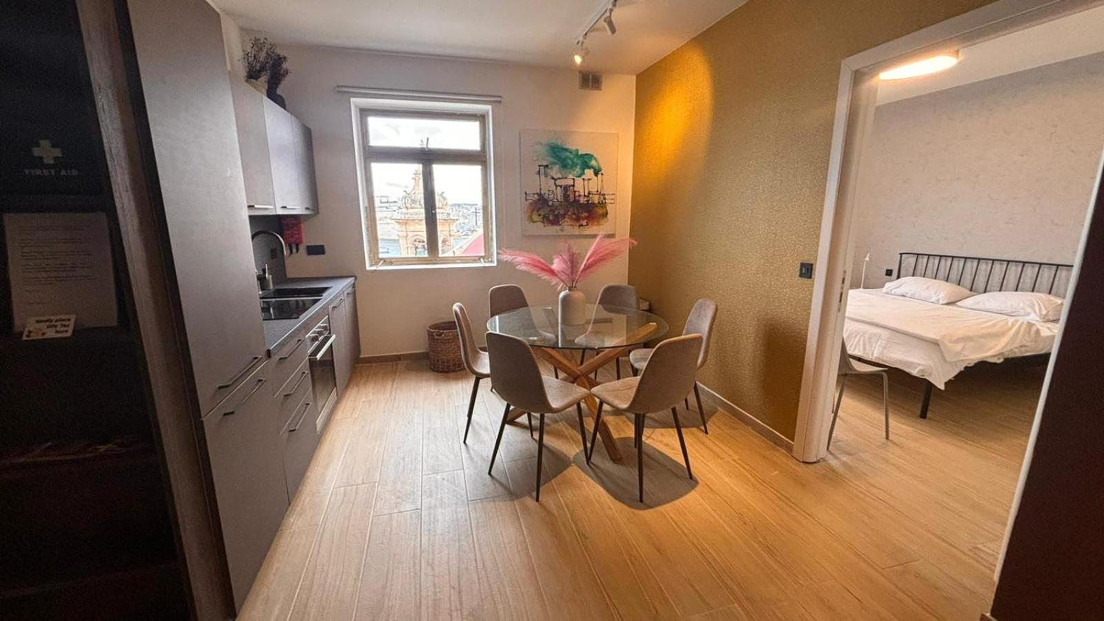 Deluxe Apartment